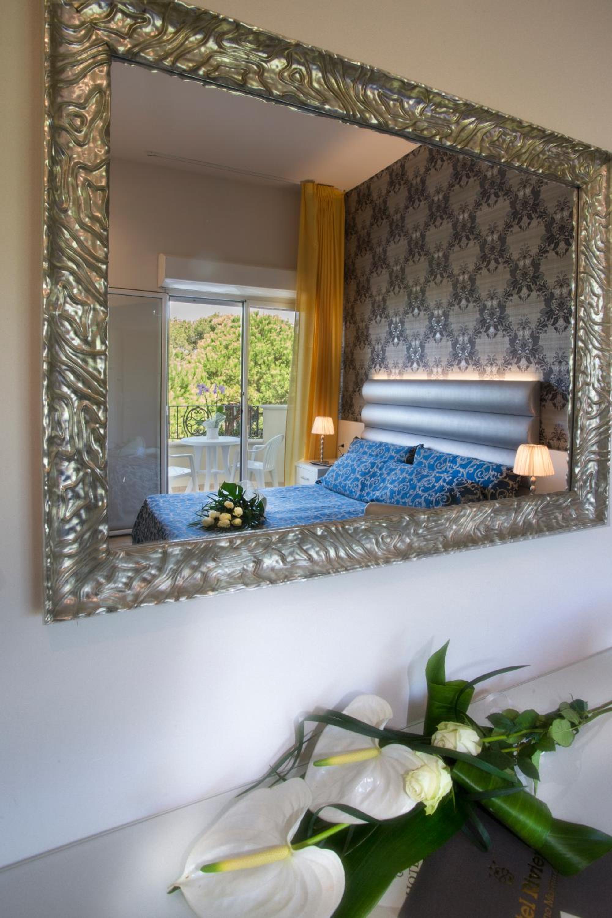 Superior Double or Twin Room with Side Sea View - Photo 5