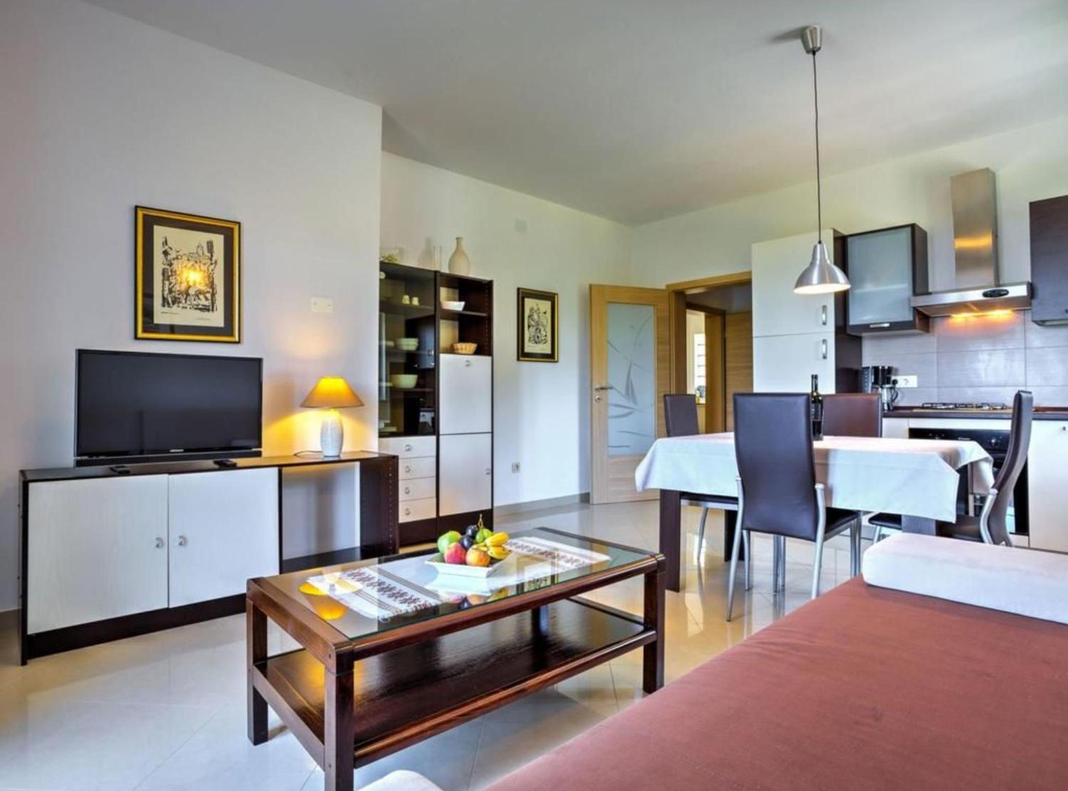 Comfort One Bedroom Apartment with Balcony and Sea View