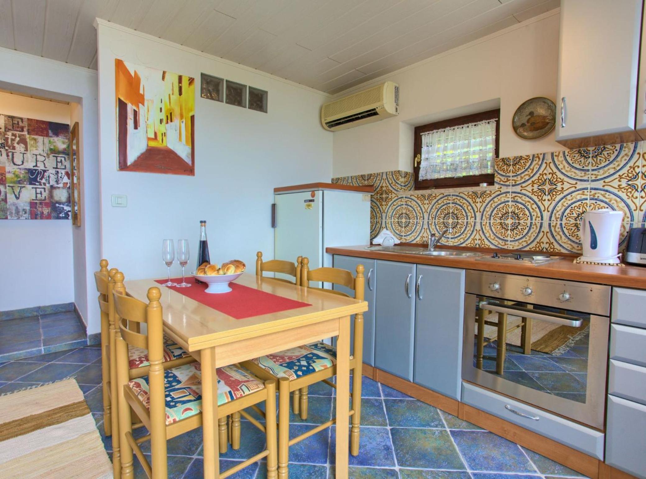 Studio Apartment With Terrace photo 3