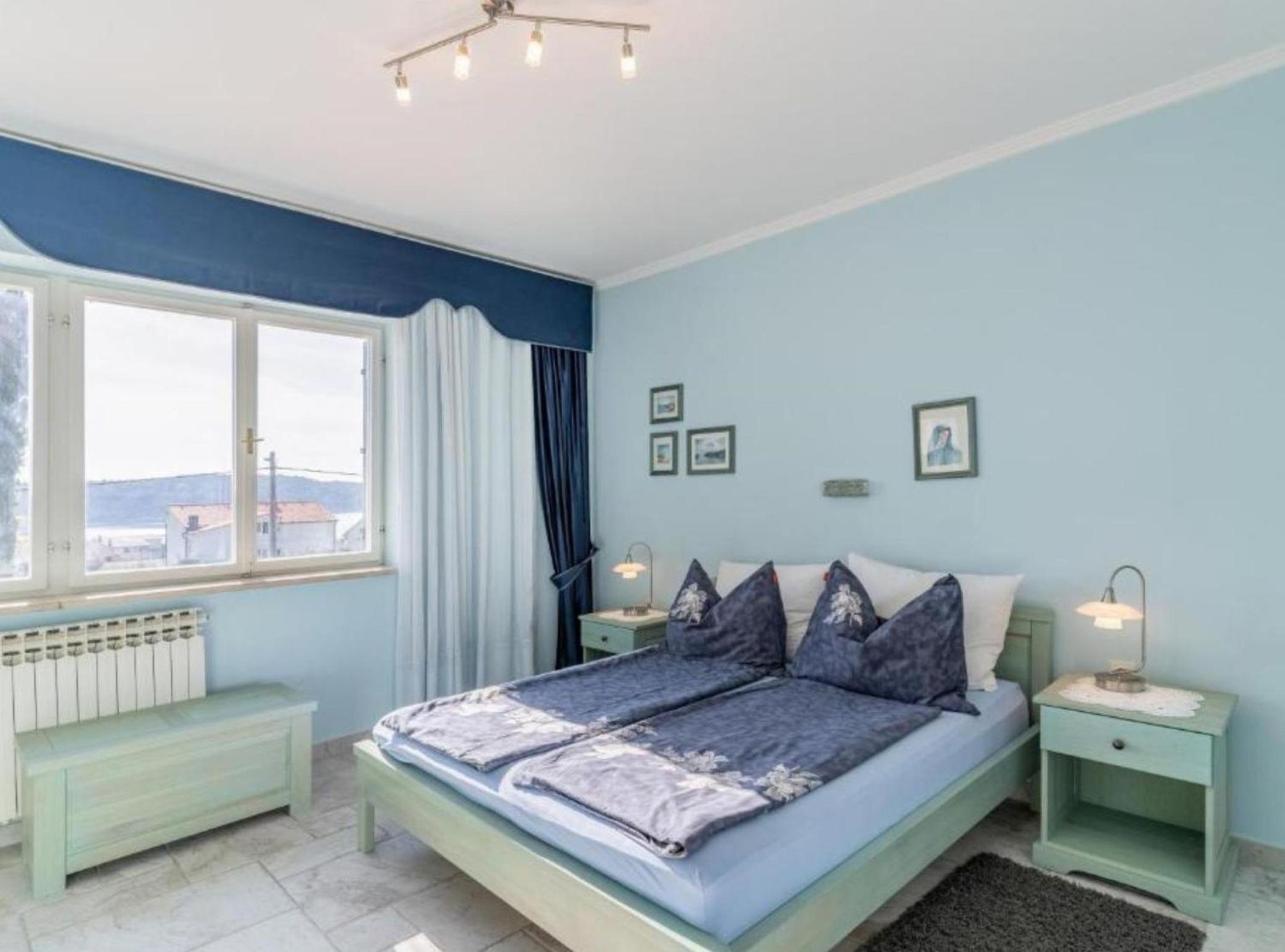 One Bedroom Apartment With Balcony