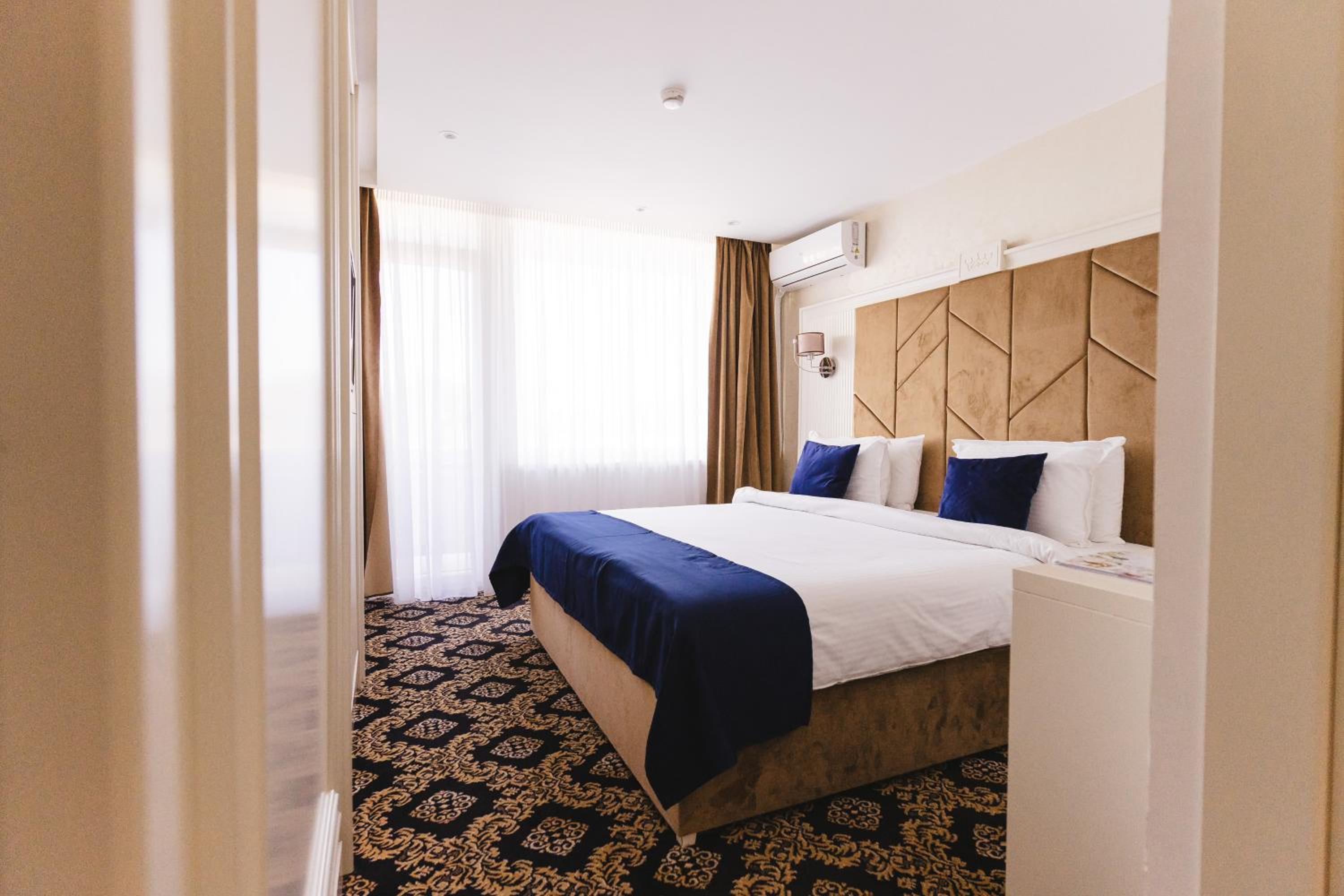 Deluxe Double Room with Balcony - Photo 2