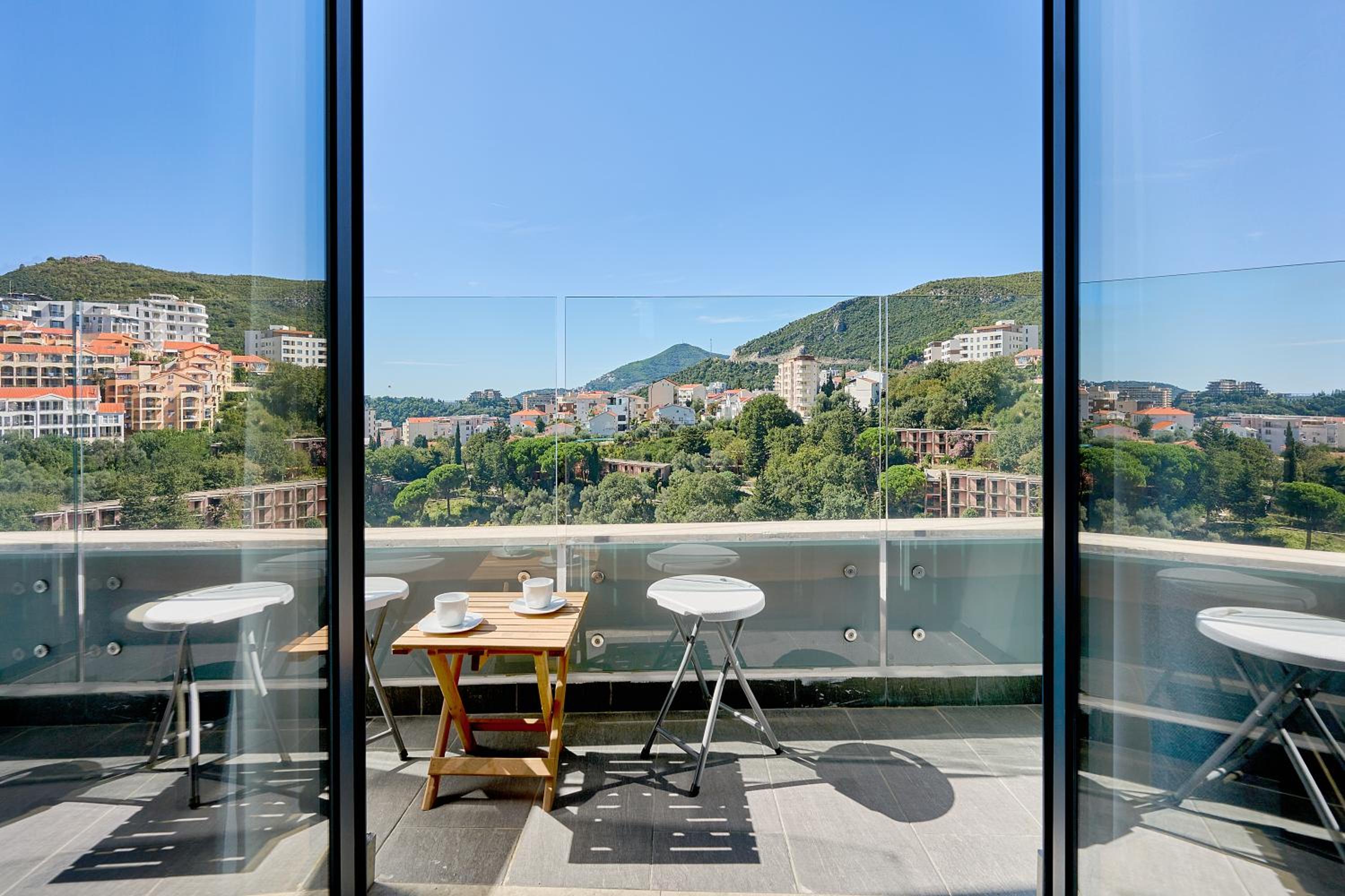 Two-Bedroom Deluxe Apartment with Balcony photo 3
