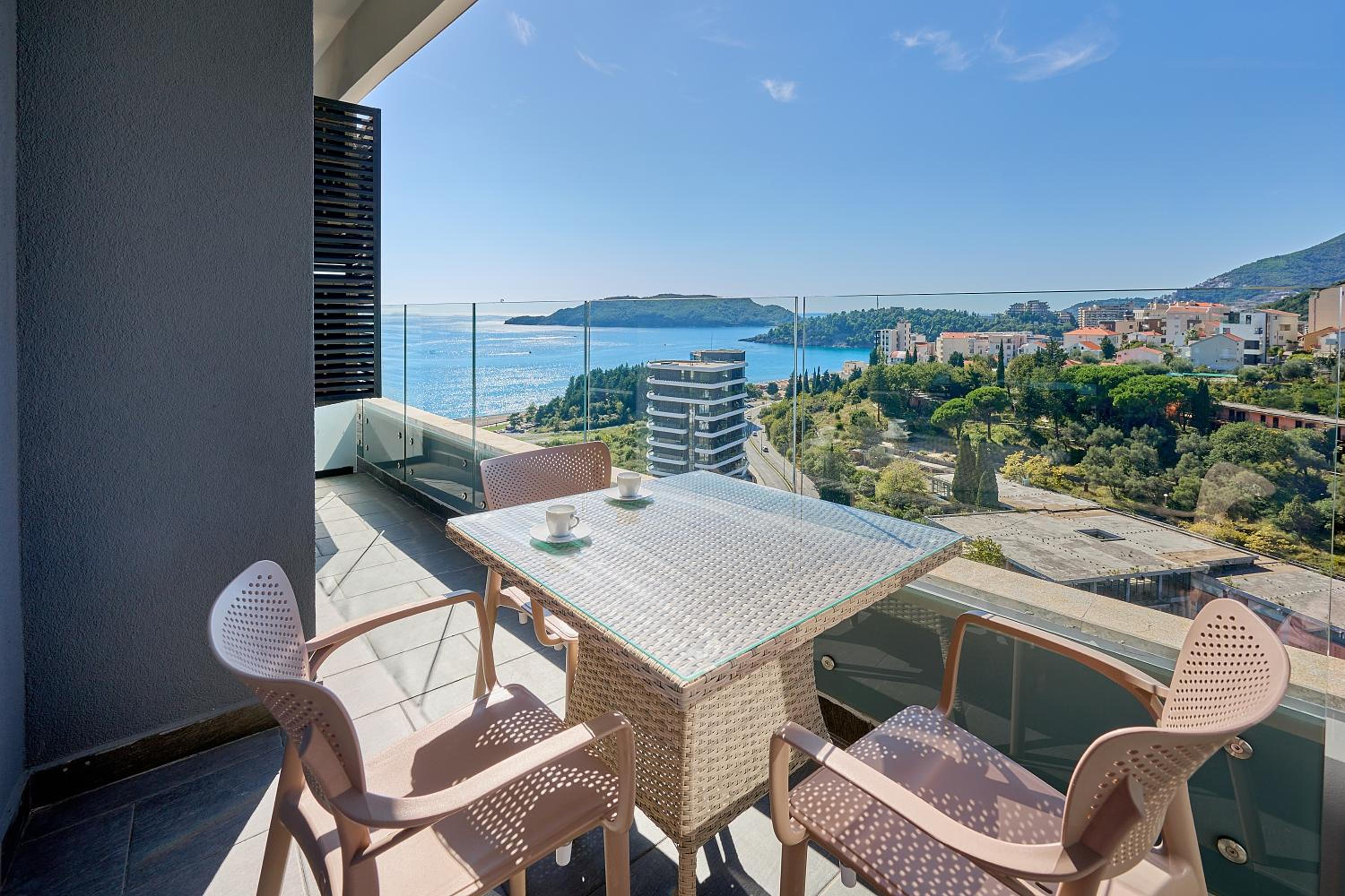Two-Bedroom Deluxe Apartment with Balcony photo 2