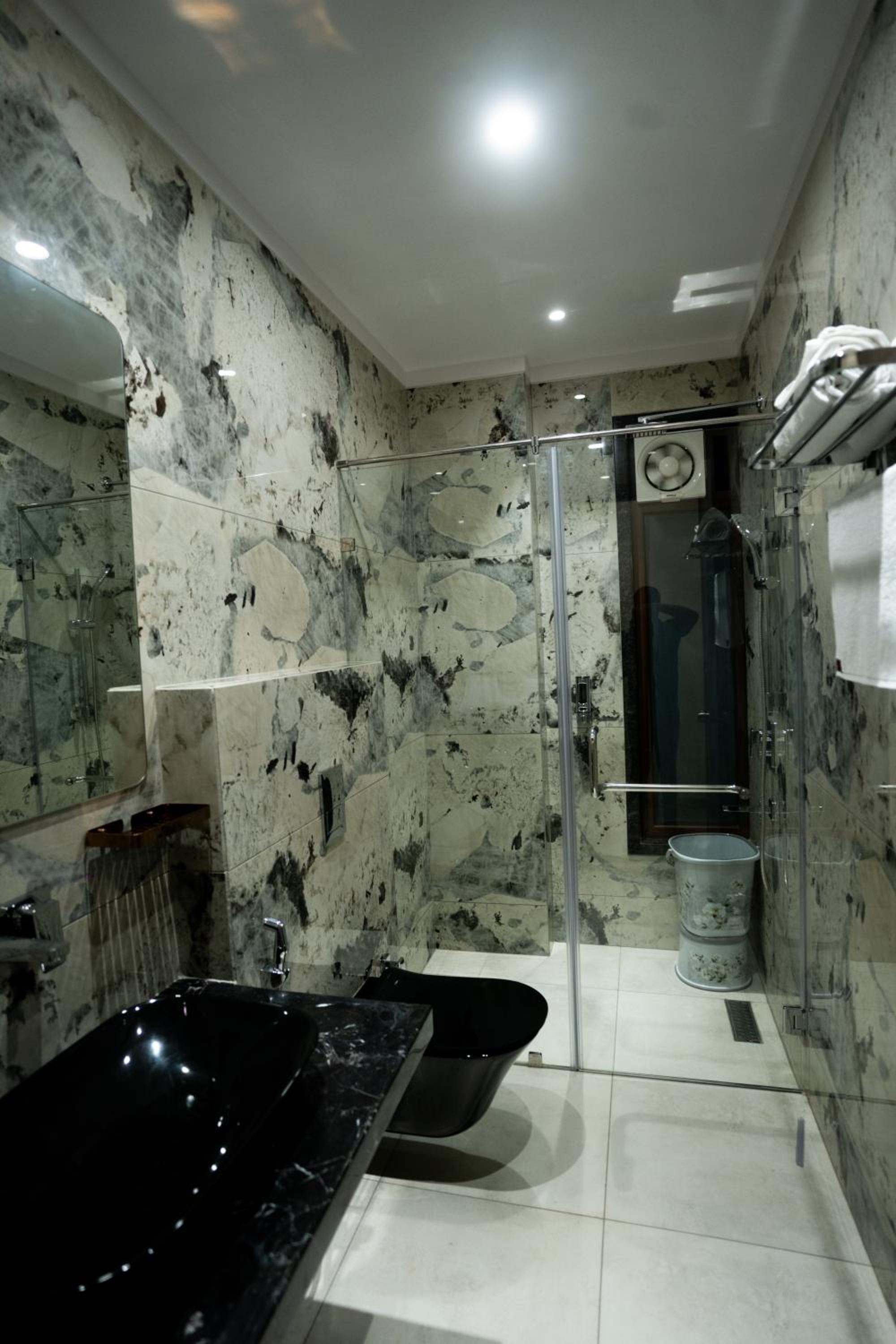 Deluxe Double Room (2 Adults + 1 Child) photo 2