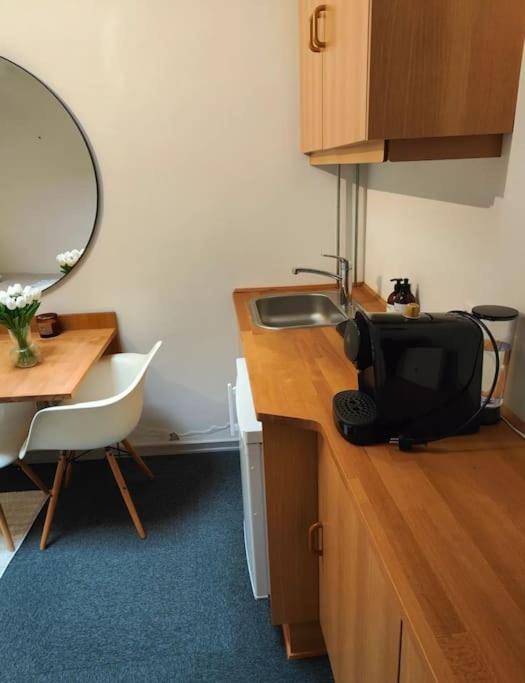 One-Bedroom Apartment photo 2