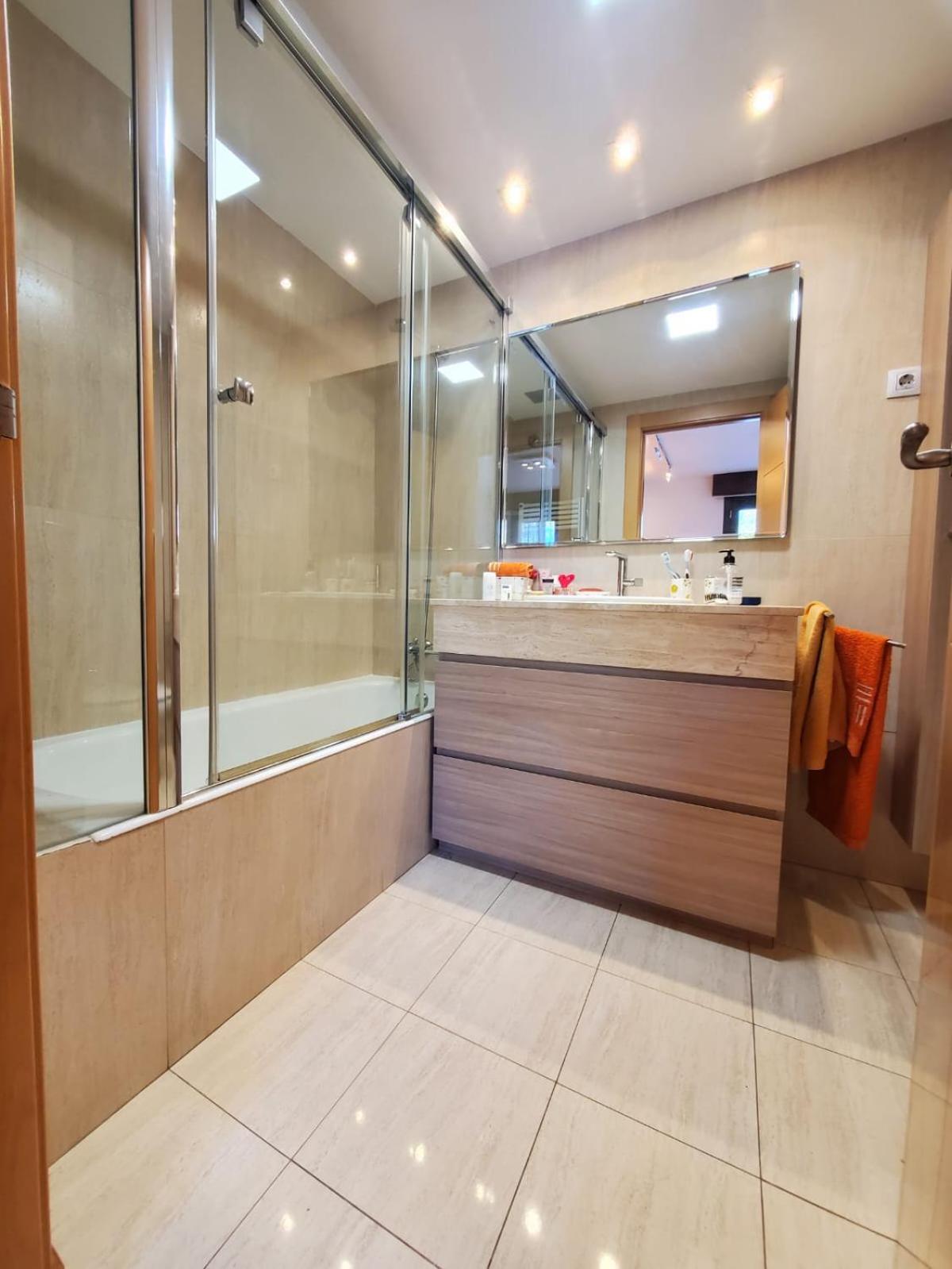 Double or Twin Room with Private Bathroom photo 2