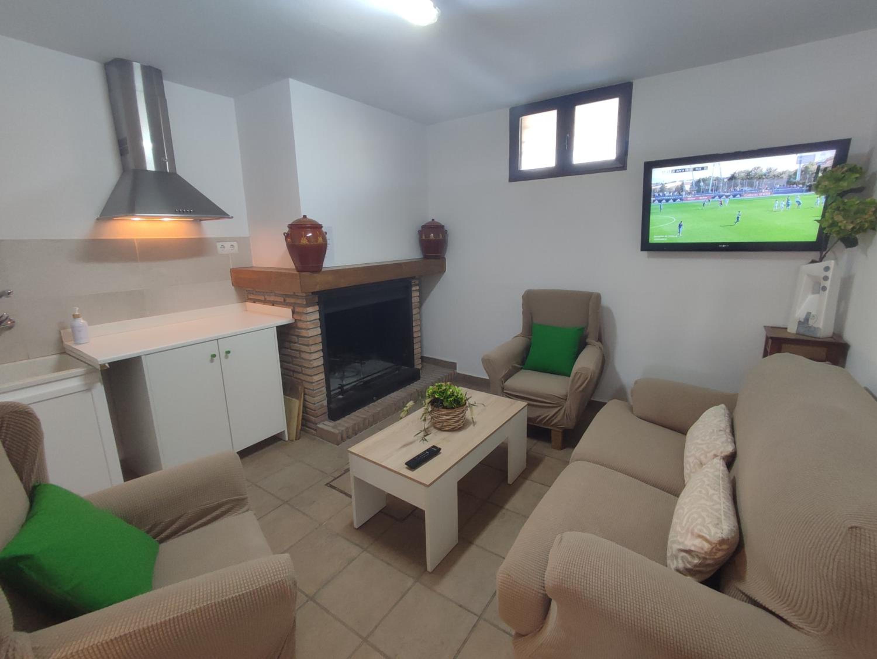 Three-Bedroom House photo 3