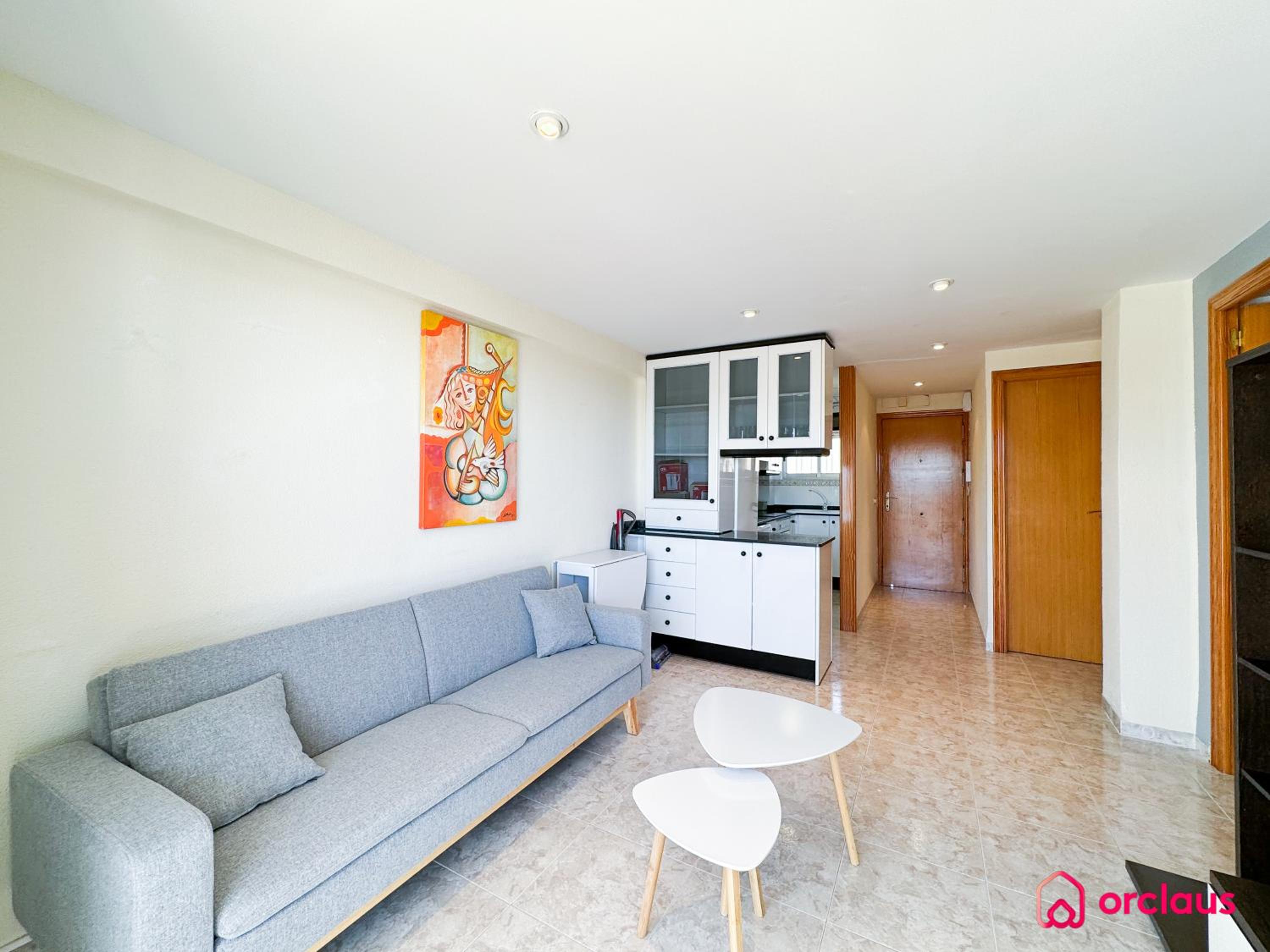 Apartamento de dos habitaciones con terraza y vista al mar