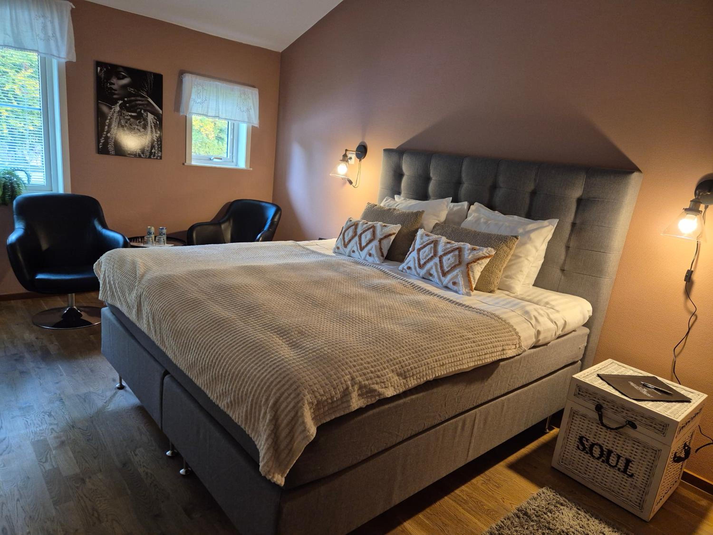 Deluxe Double Room with Private Bathroom photo 1