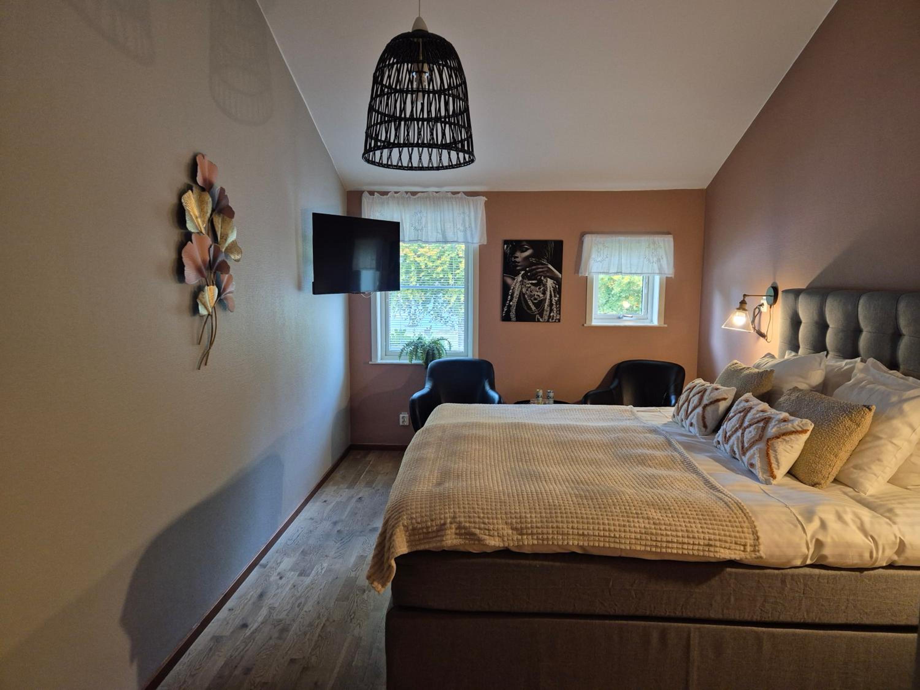 Deluxe Double Room with Private Bathroom photo 2