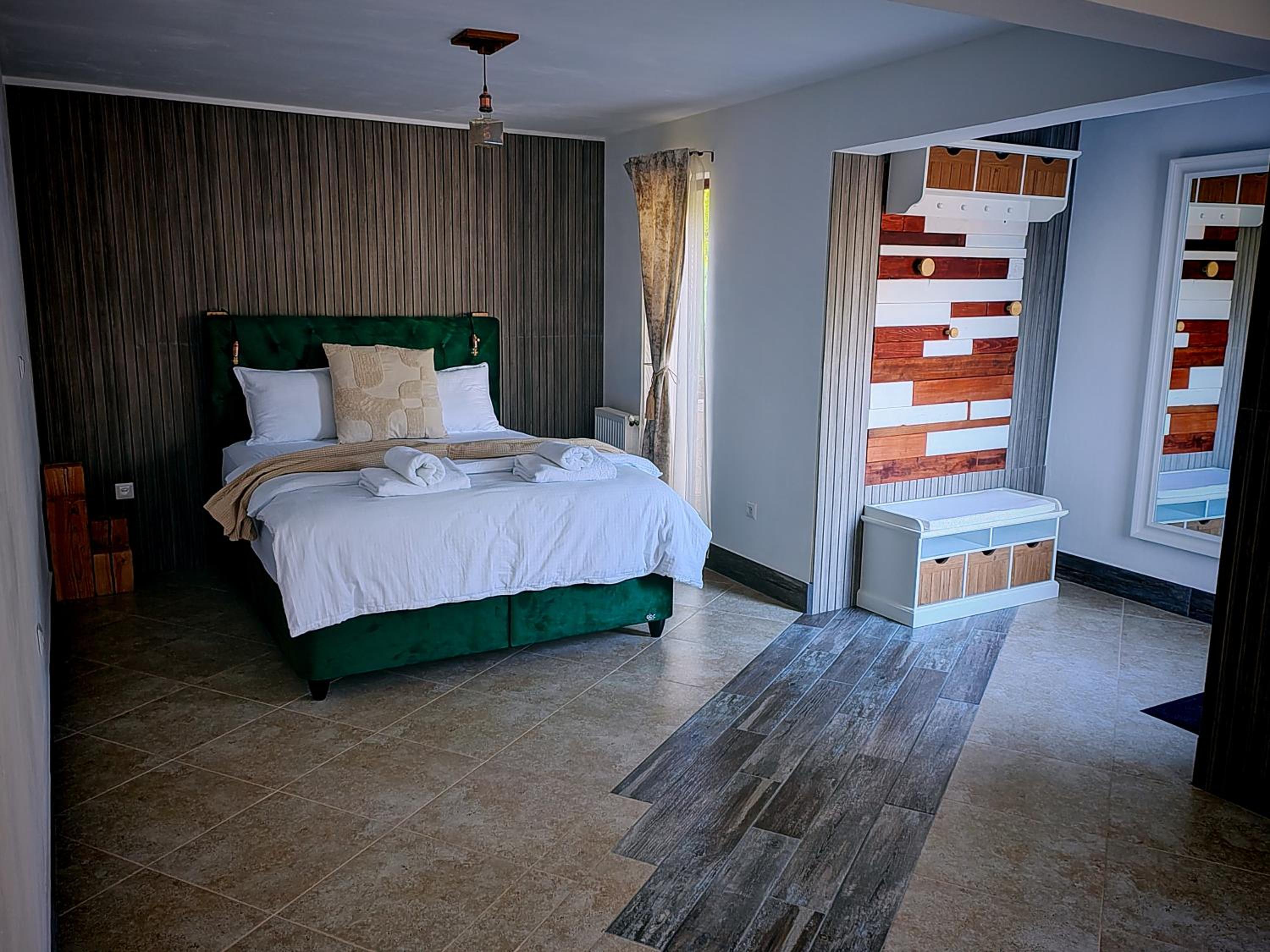 Quadruple Room with Bath photo 1