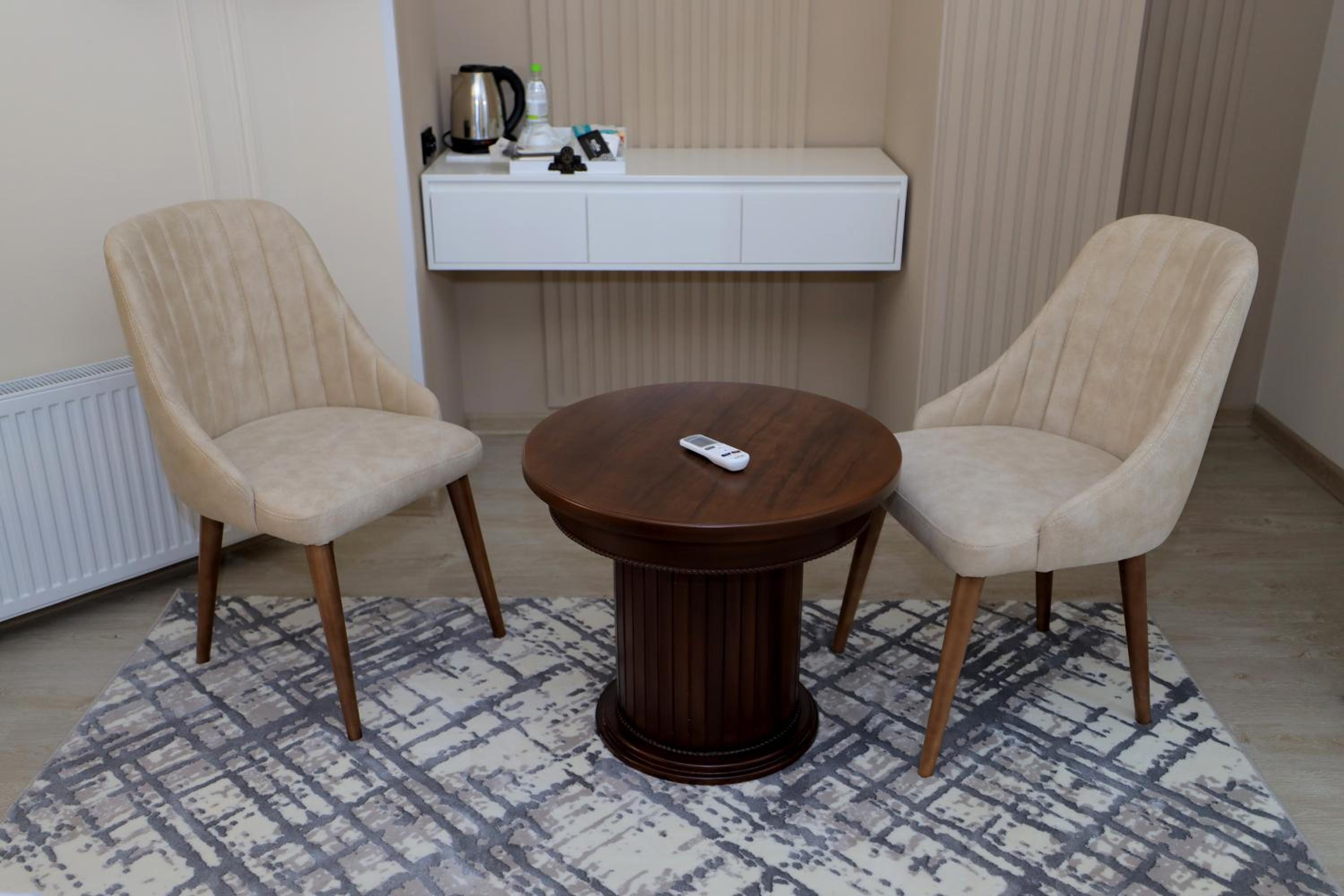 Double Room - Photo 7