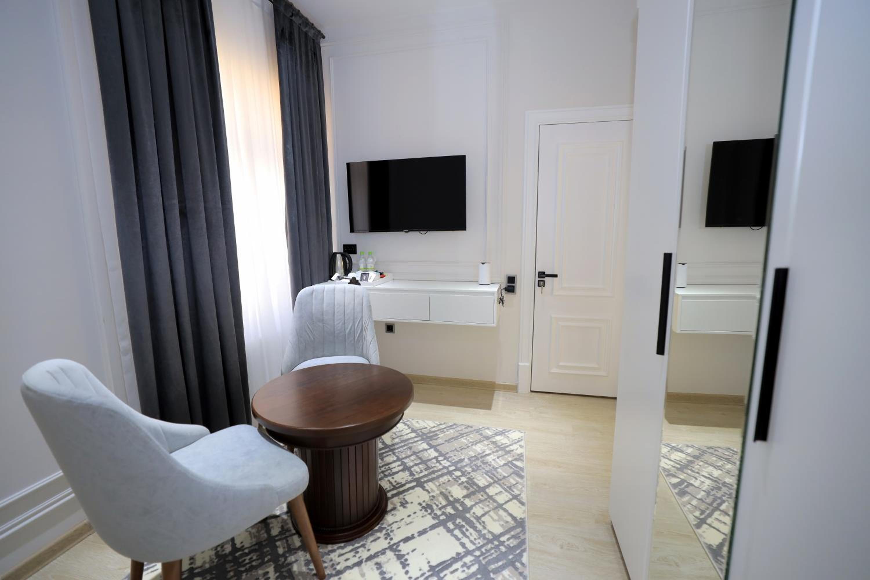 Double Room - Photo 11
