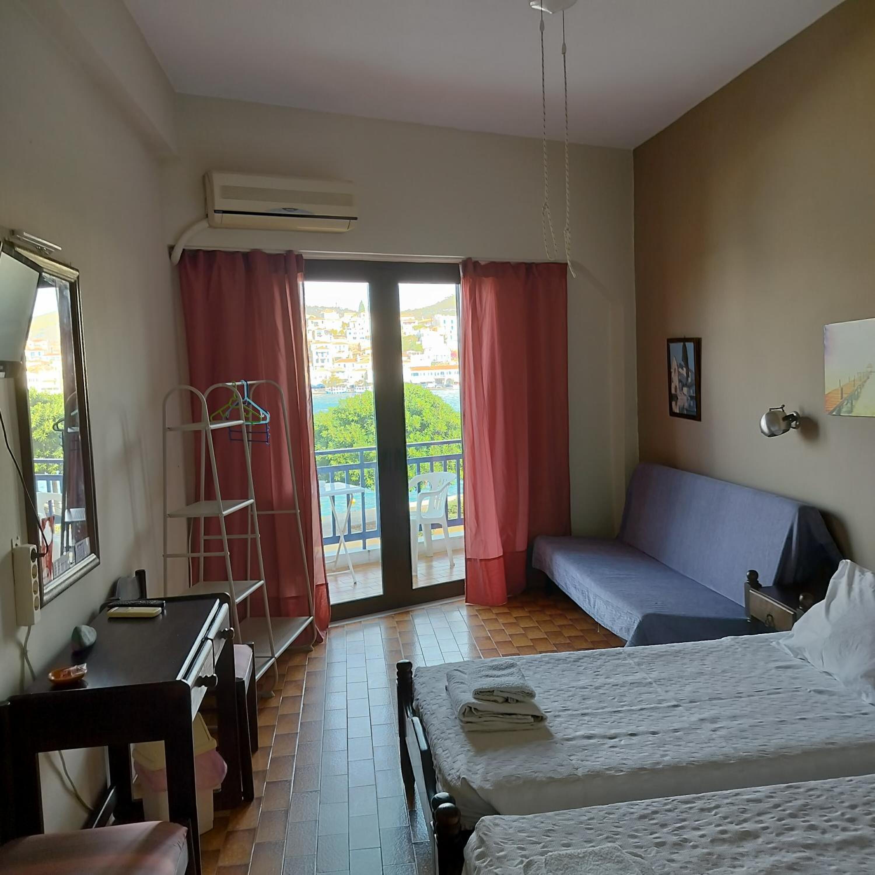 Standard Triple Room with Sea View photo 1