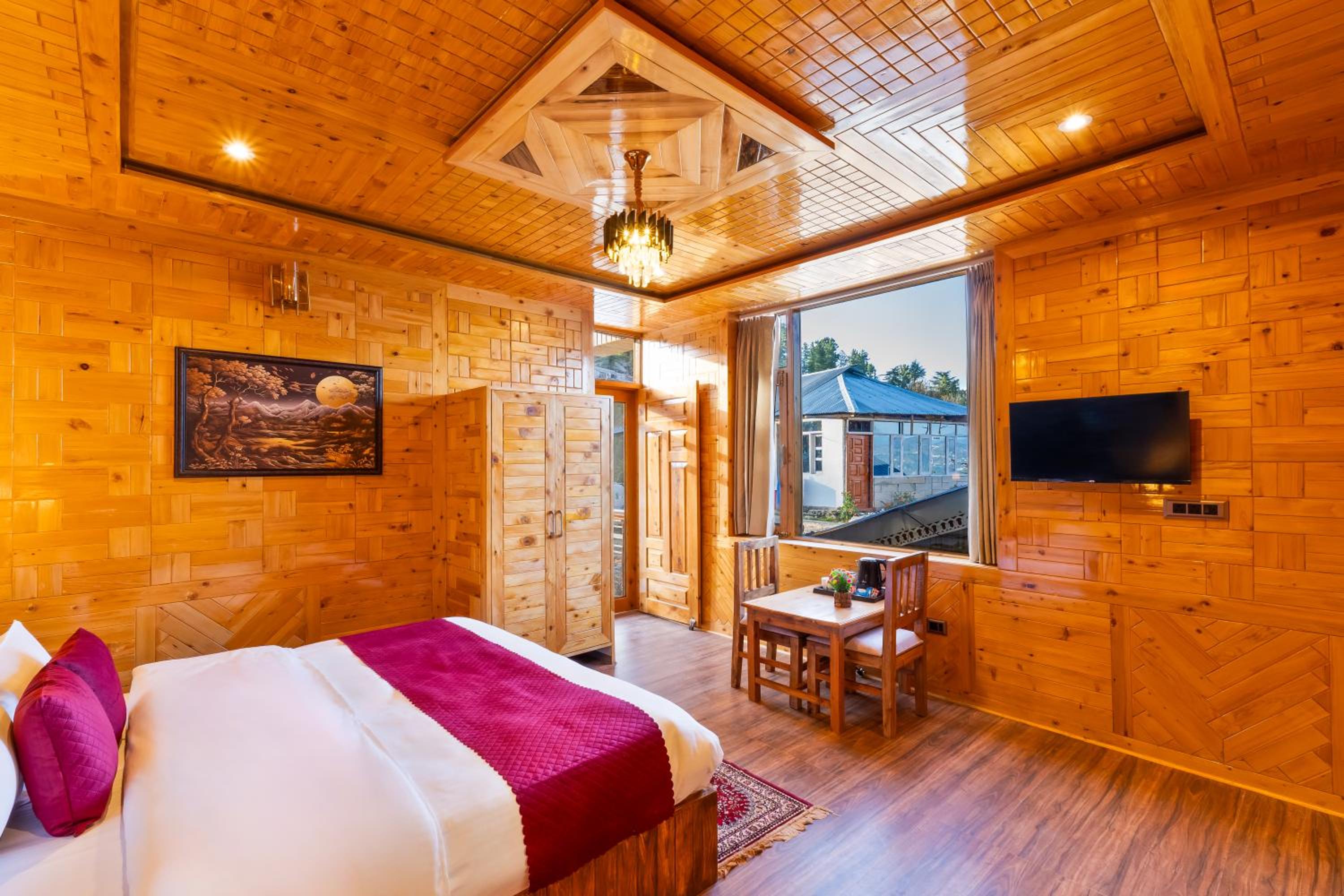 Double Room with Balcony - Photo 8