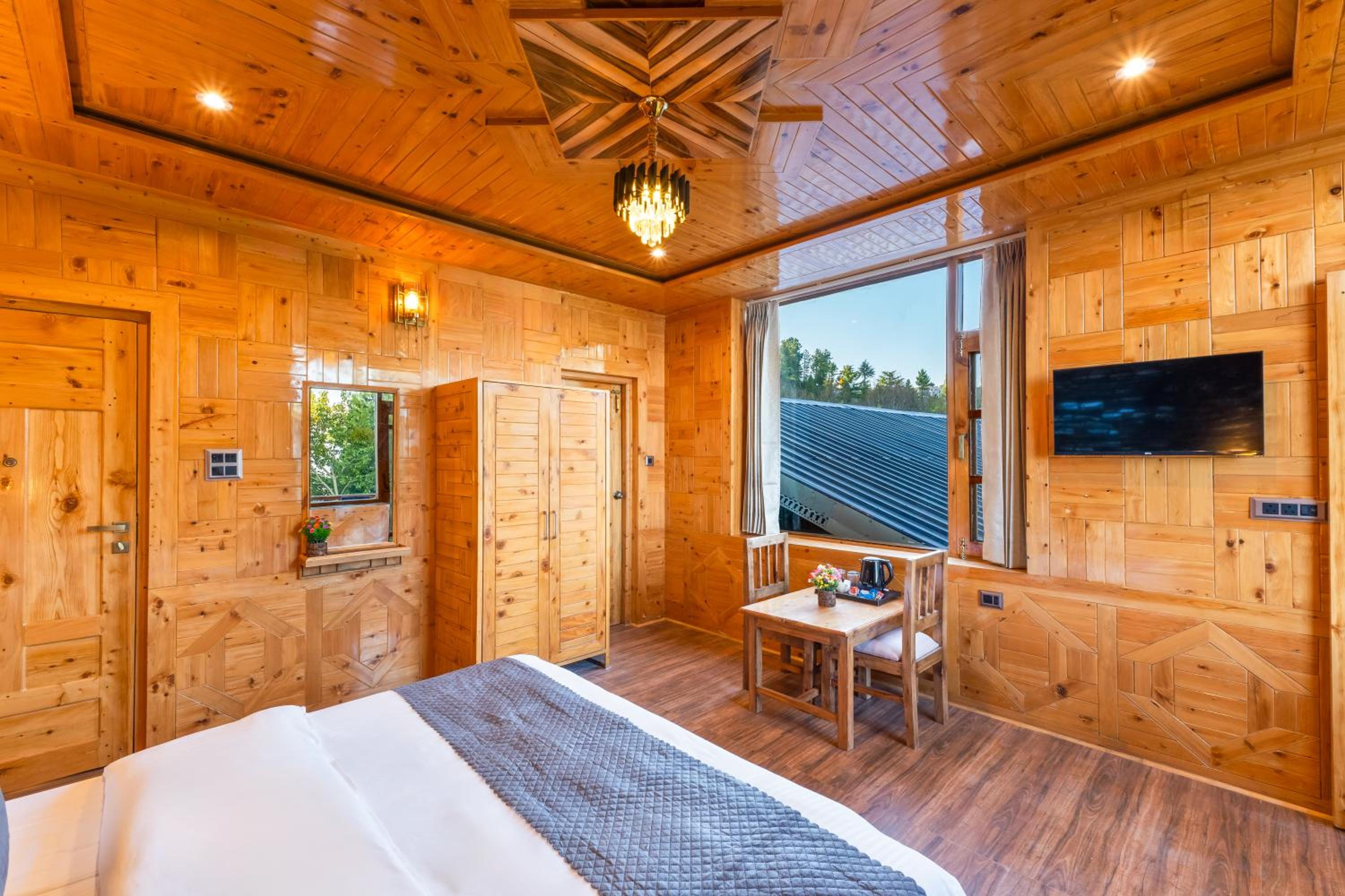 Double Room with Balcony - Photo 7