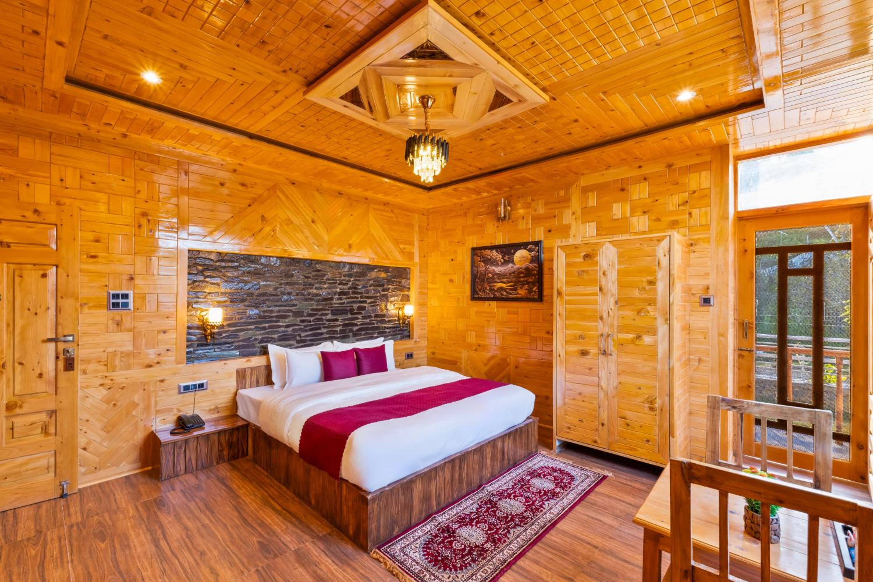 Double Room with Balcony - Photo 4