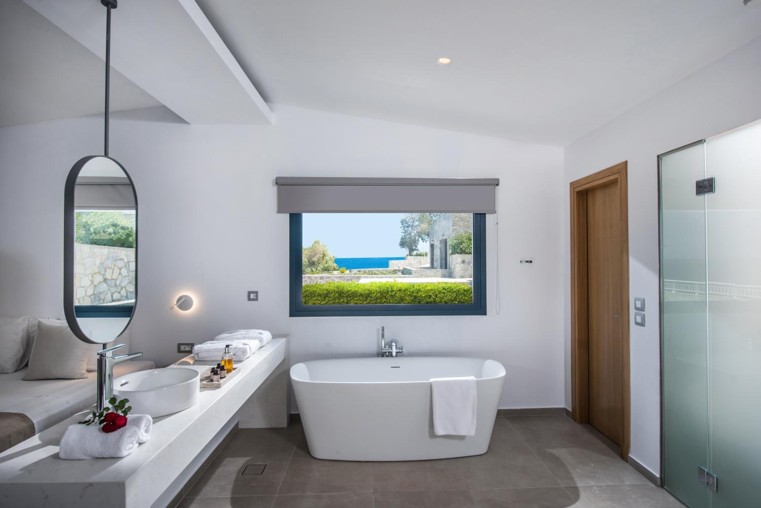 Double Room with Spa Bath - Photo 4