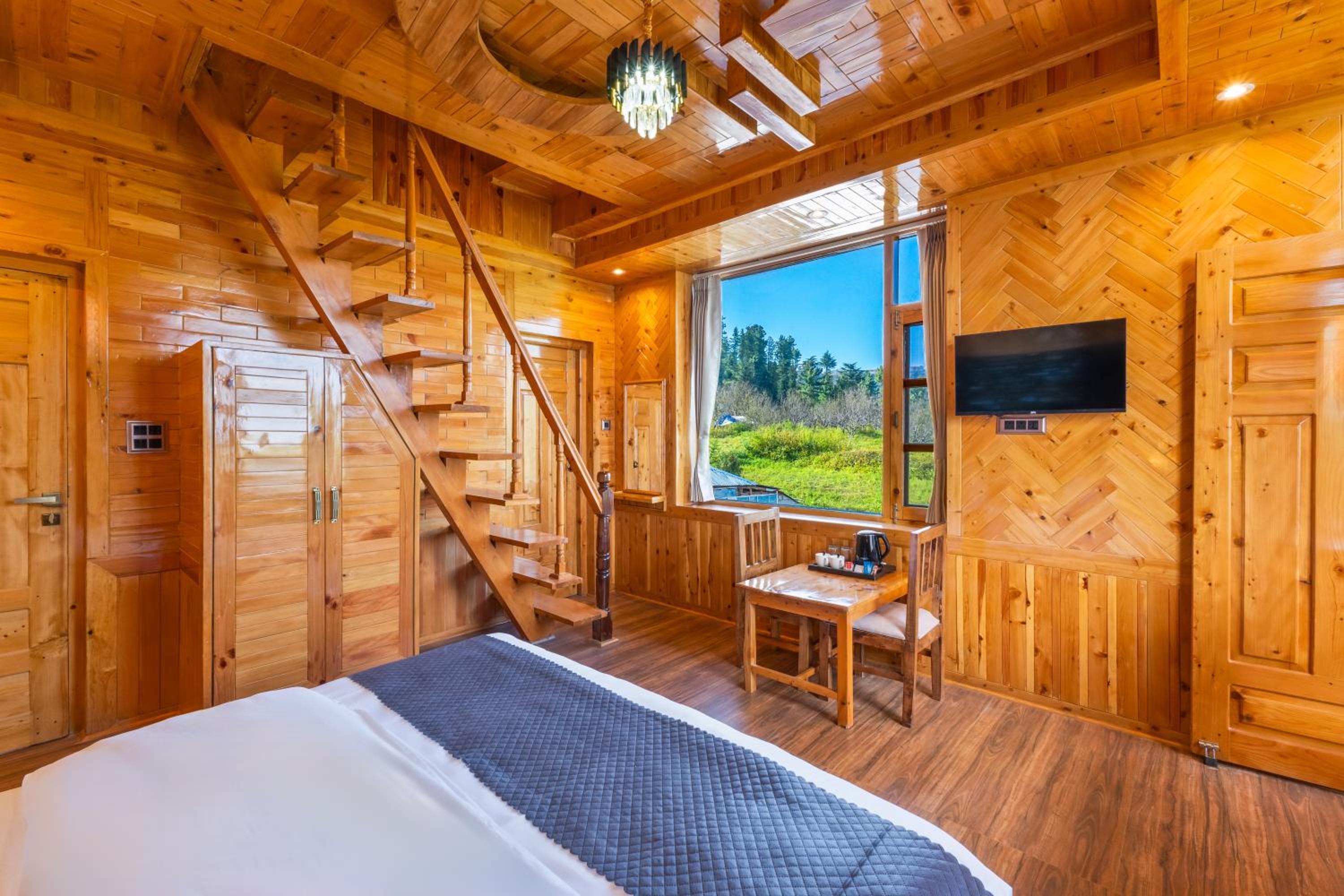 Family Room with Garden View - Photo 7