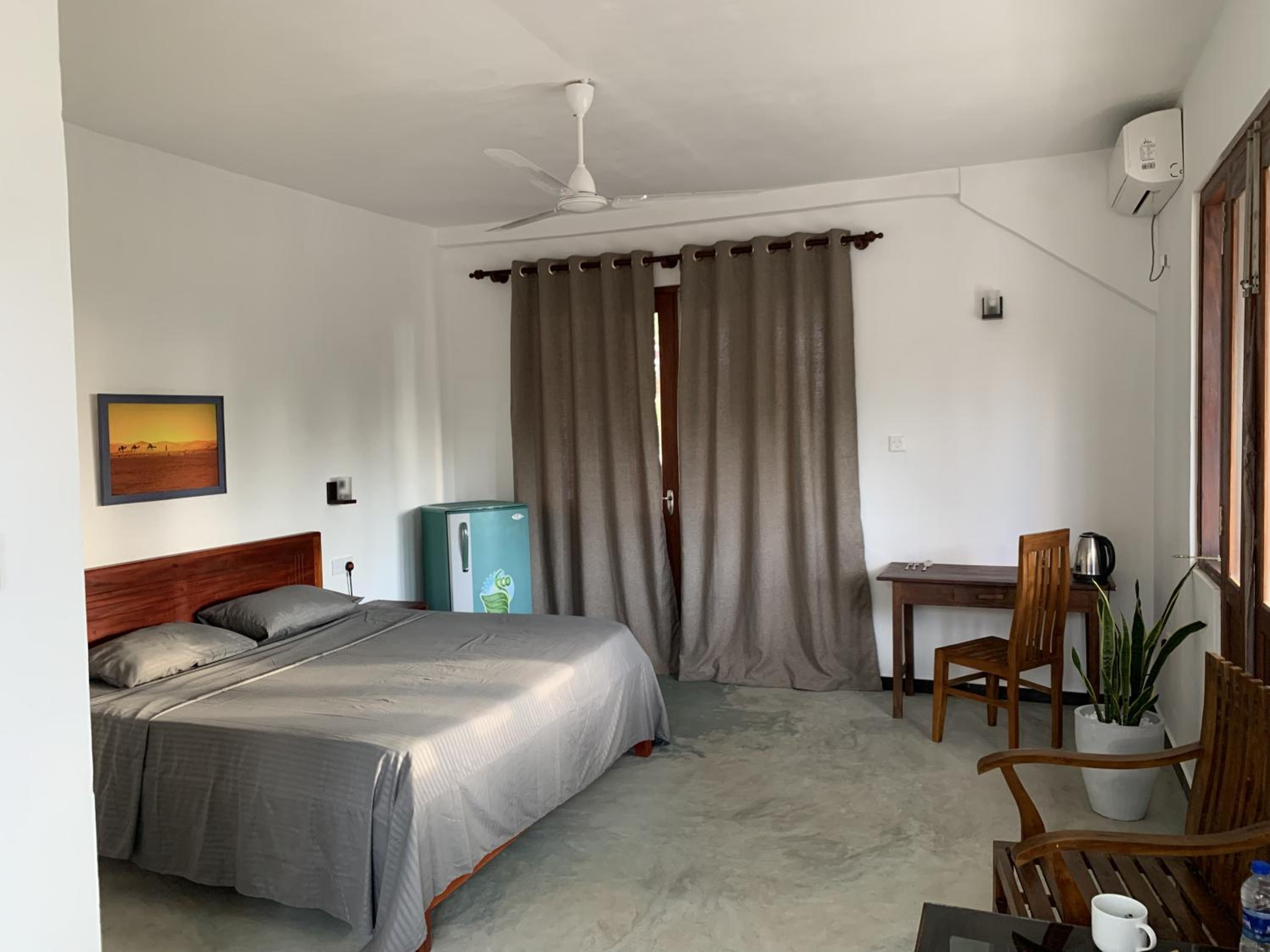 One-Bedroom Apartment with Balcony and Sea View photo 3