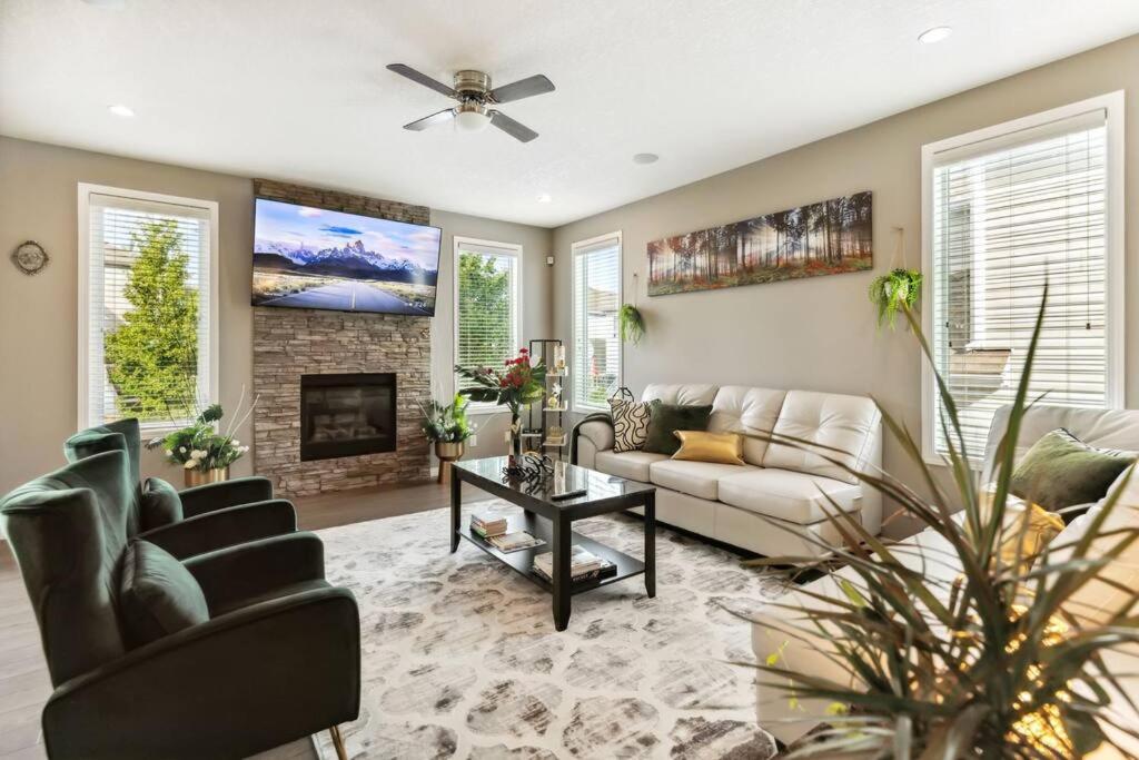 Five-Bedroom House photo 1