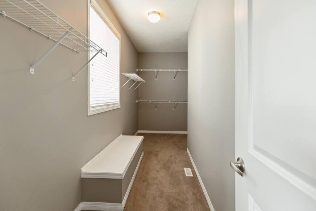 Five-Bedroom House photo 3