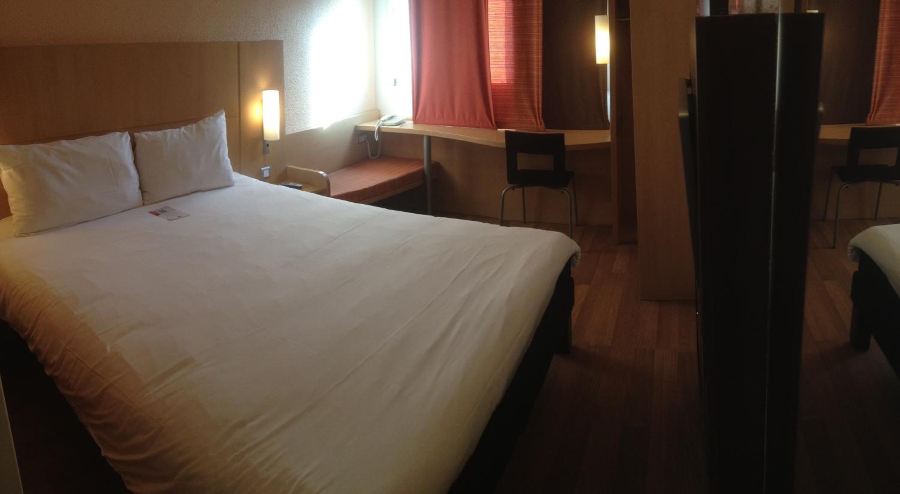 Standard Double Room - Photo 9
