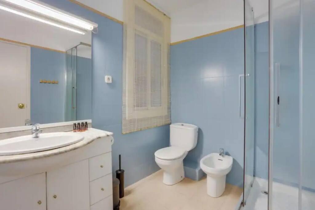 Three-Bedroom Apartment with Balcony photo 3