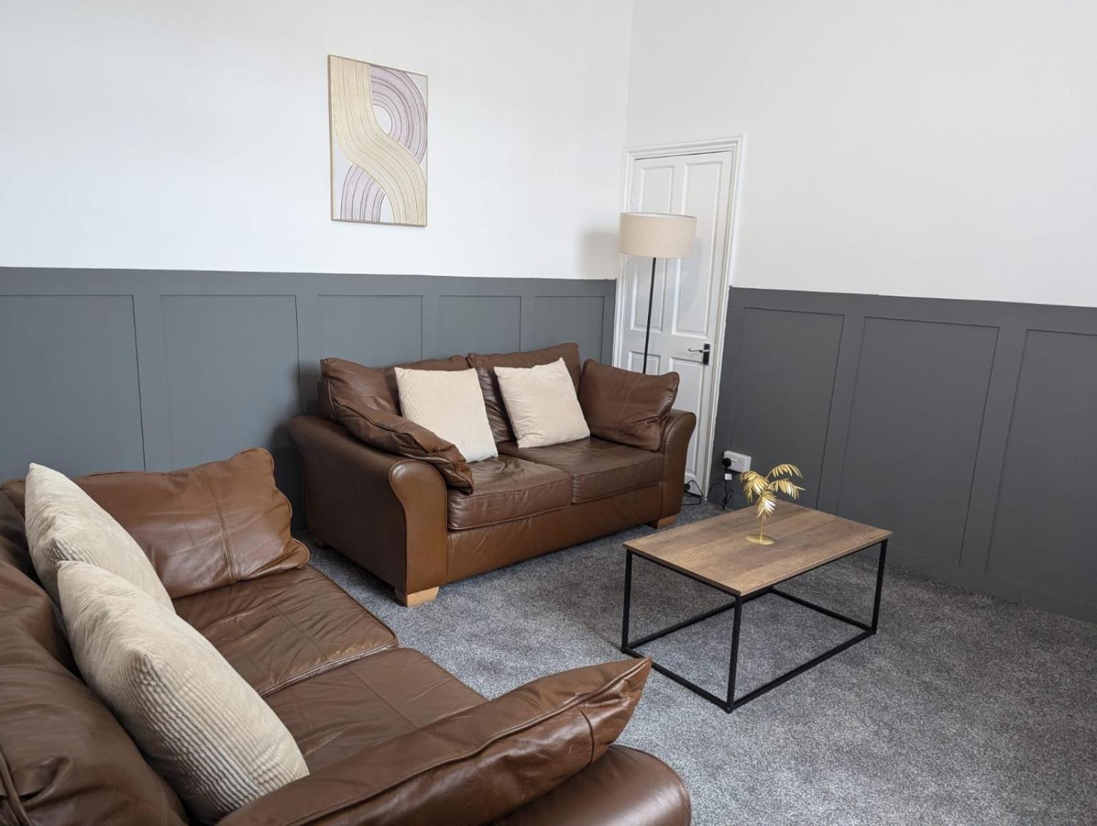 Three-Bedroom Apartment photo 1