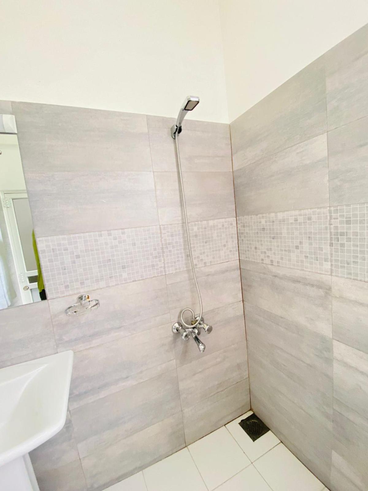 Basic Triple Room photo 2