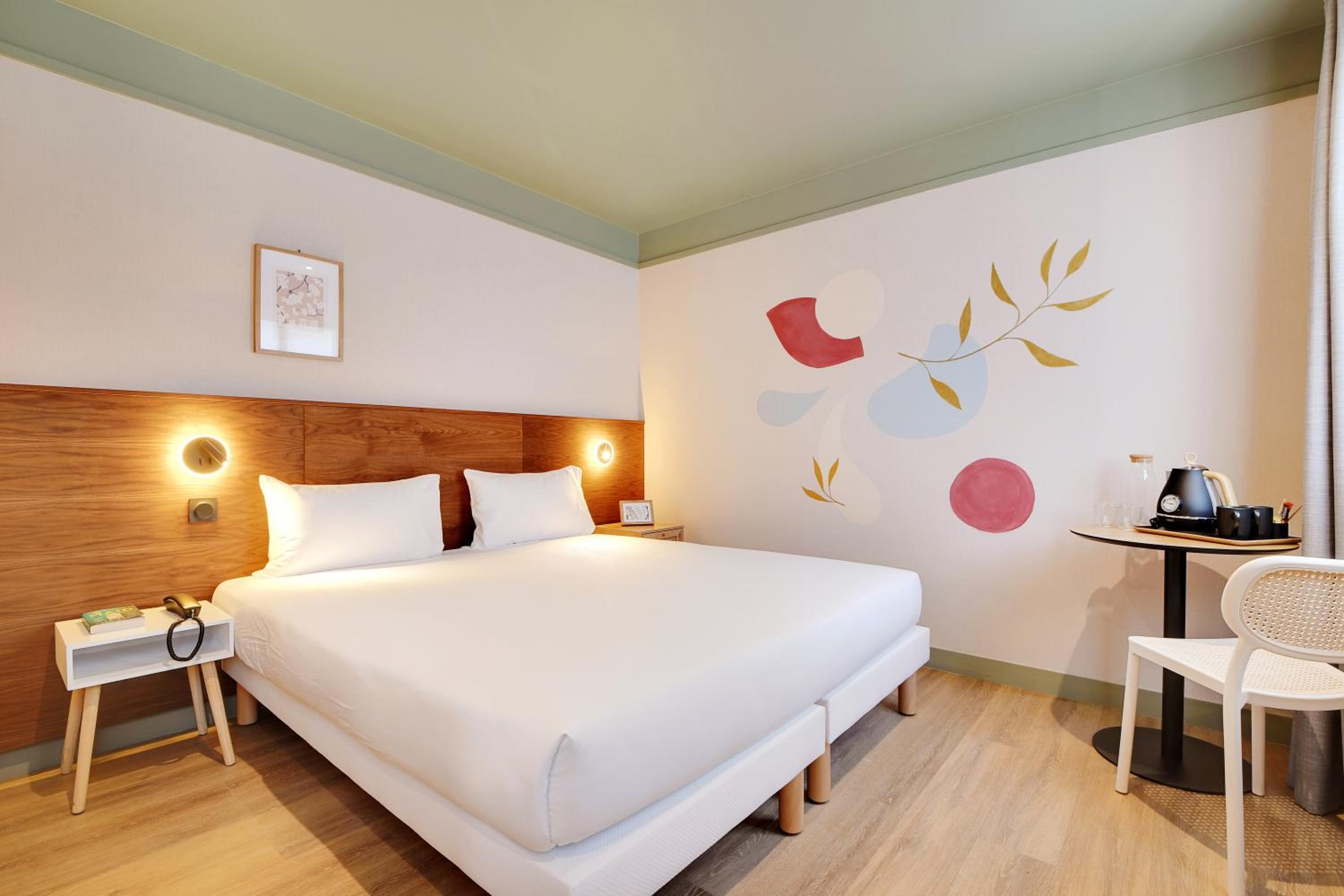 Deluxe Room (2 Adults + 1 Child)