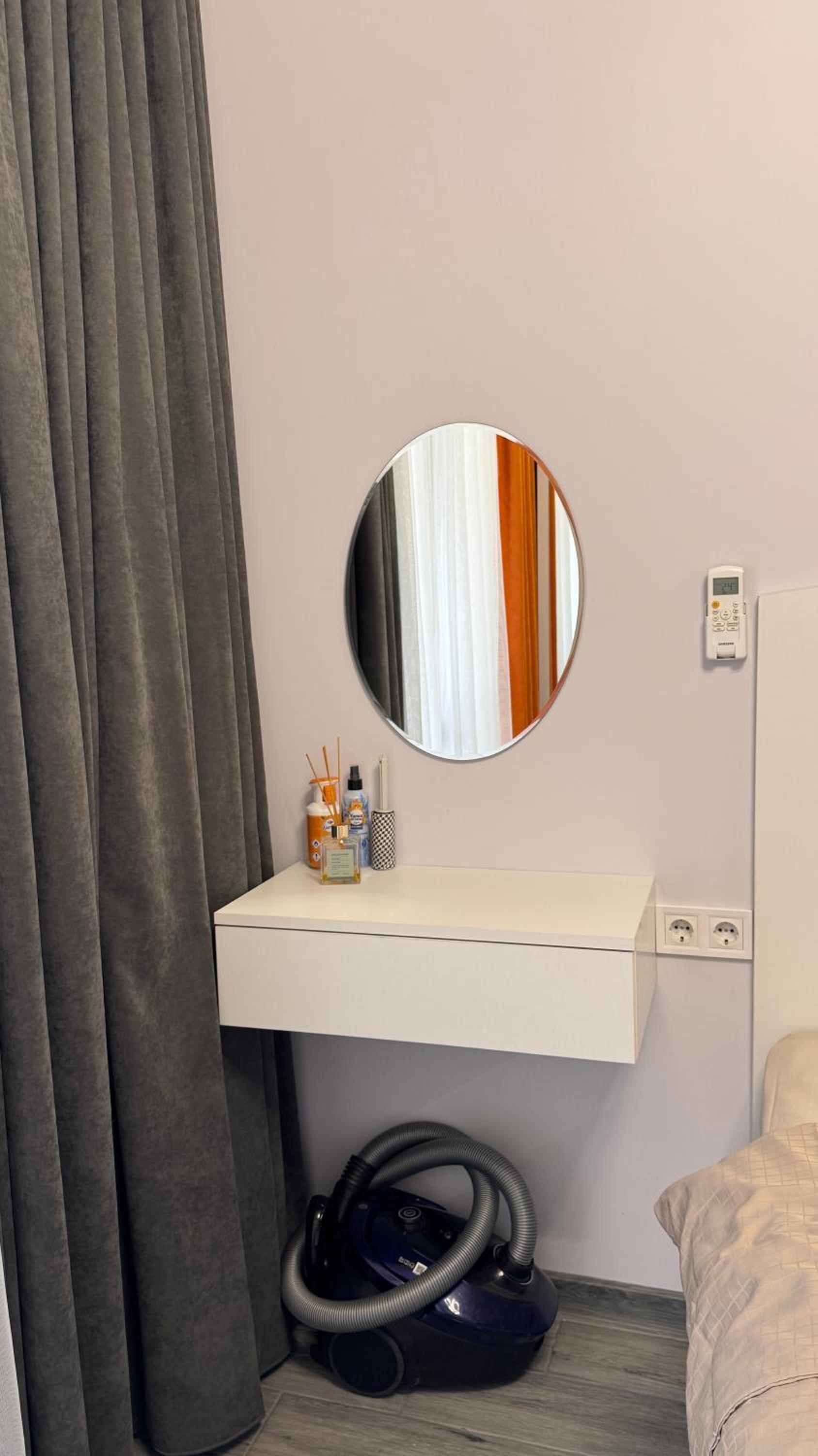 One-Bedroom Apartment photo 3