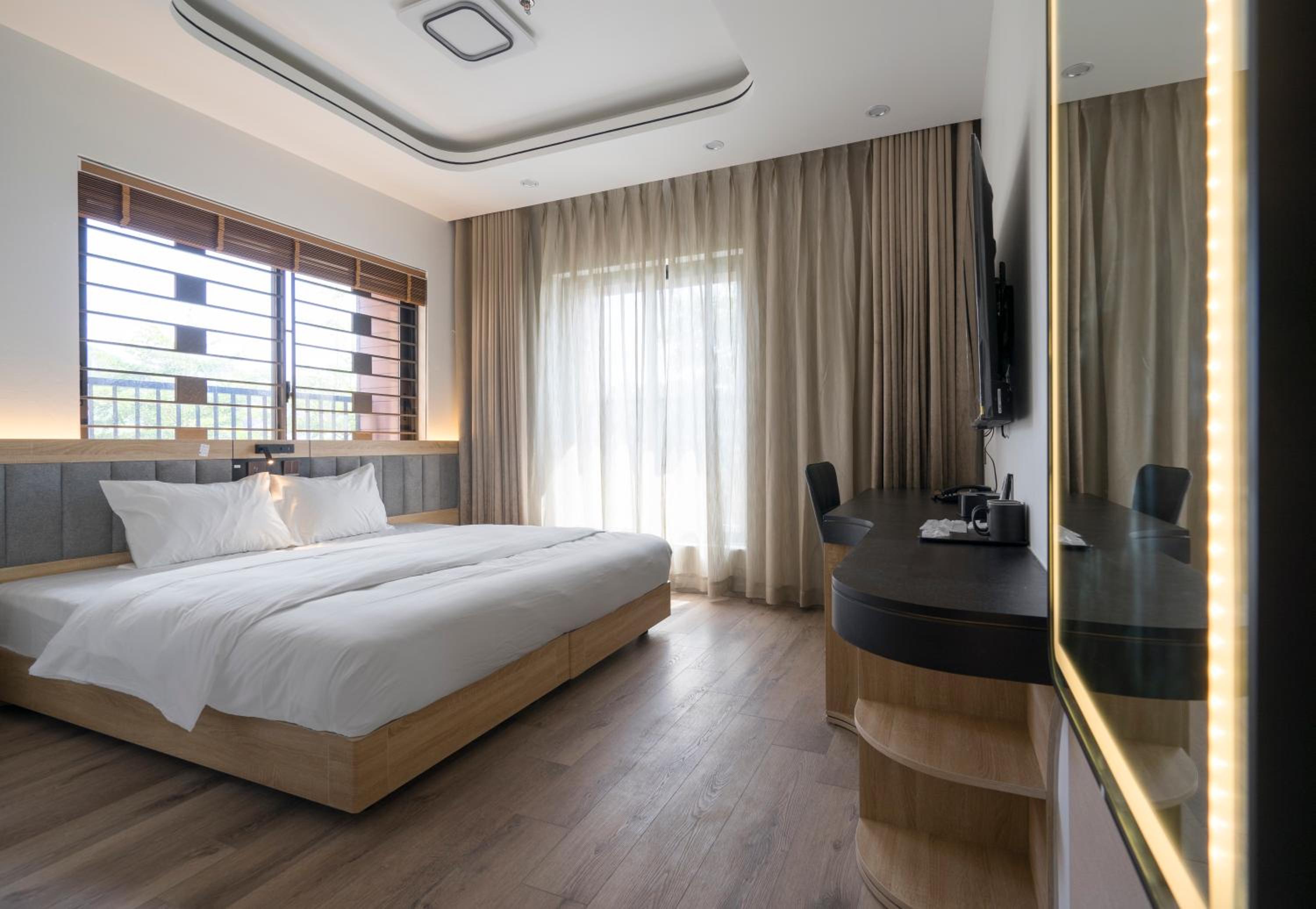 King Room With Balcony