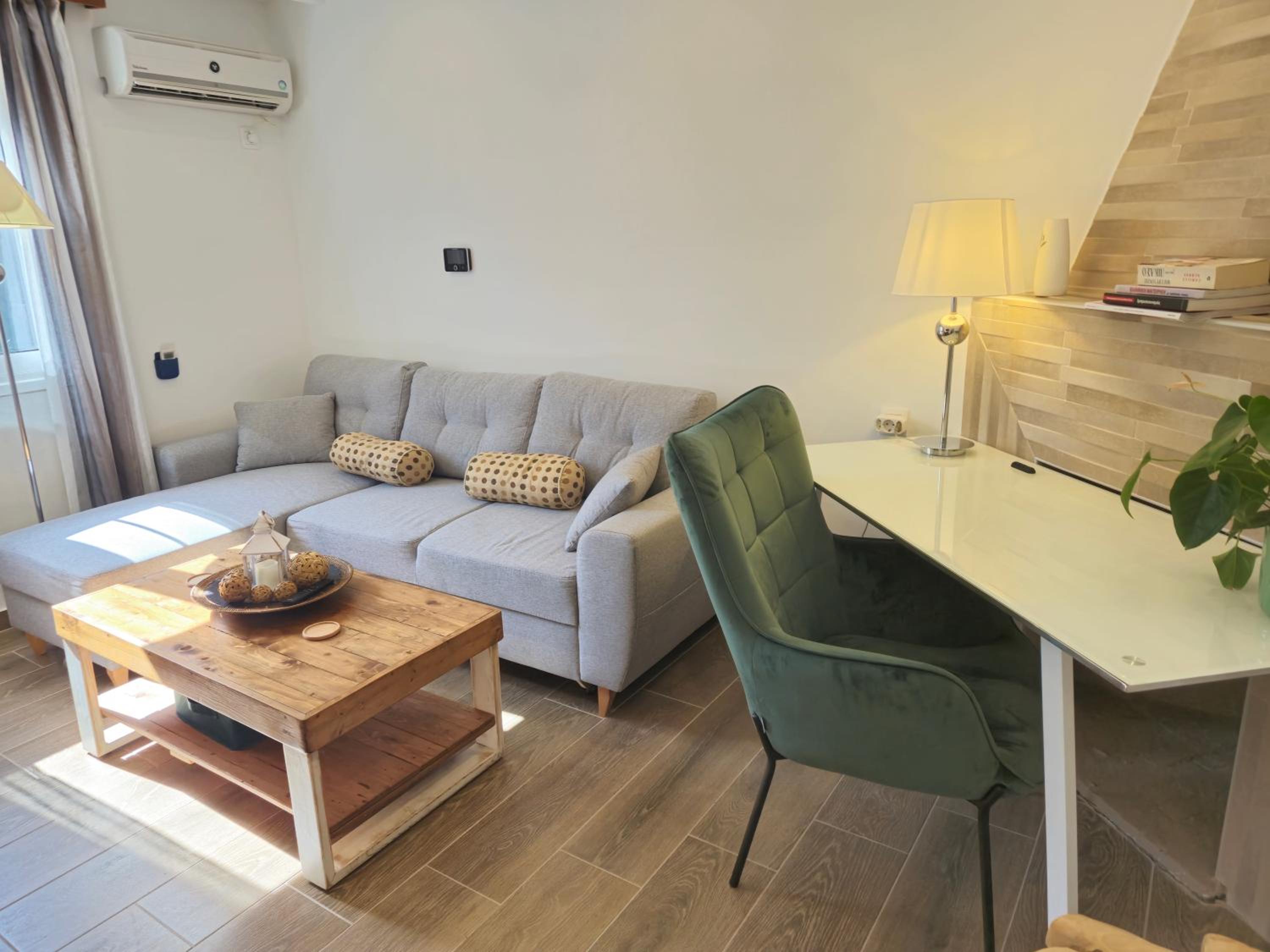 One-Bedroom House photo 1