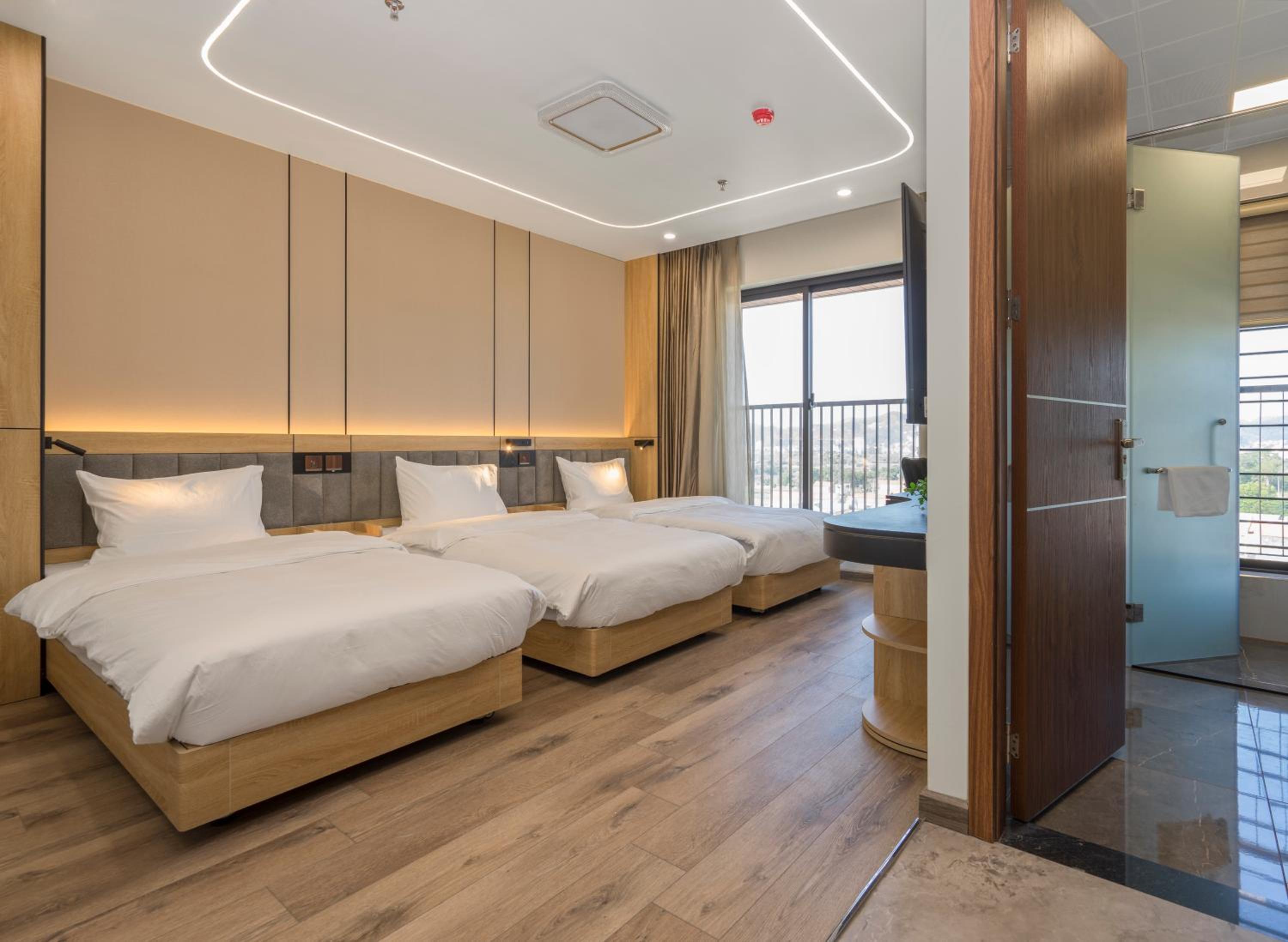 Triple Room With City View