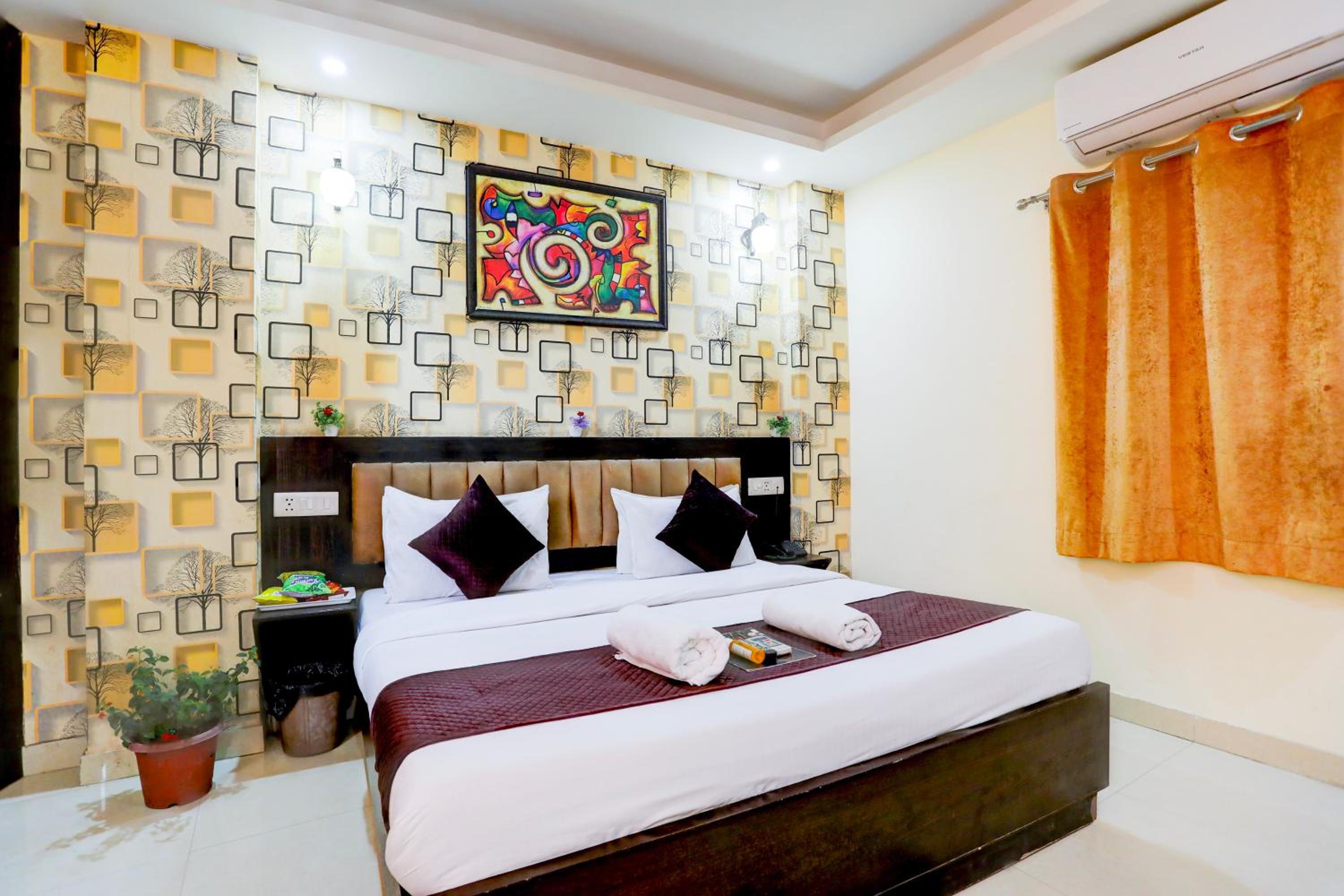 Deluxe Double Room (2 Adults + 1 Child)