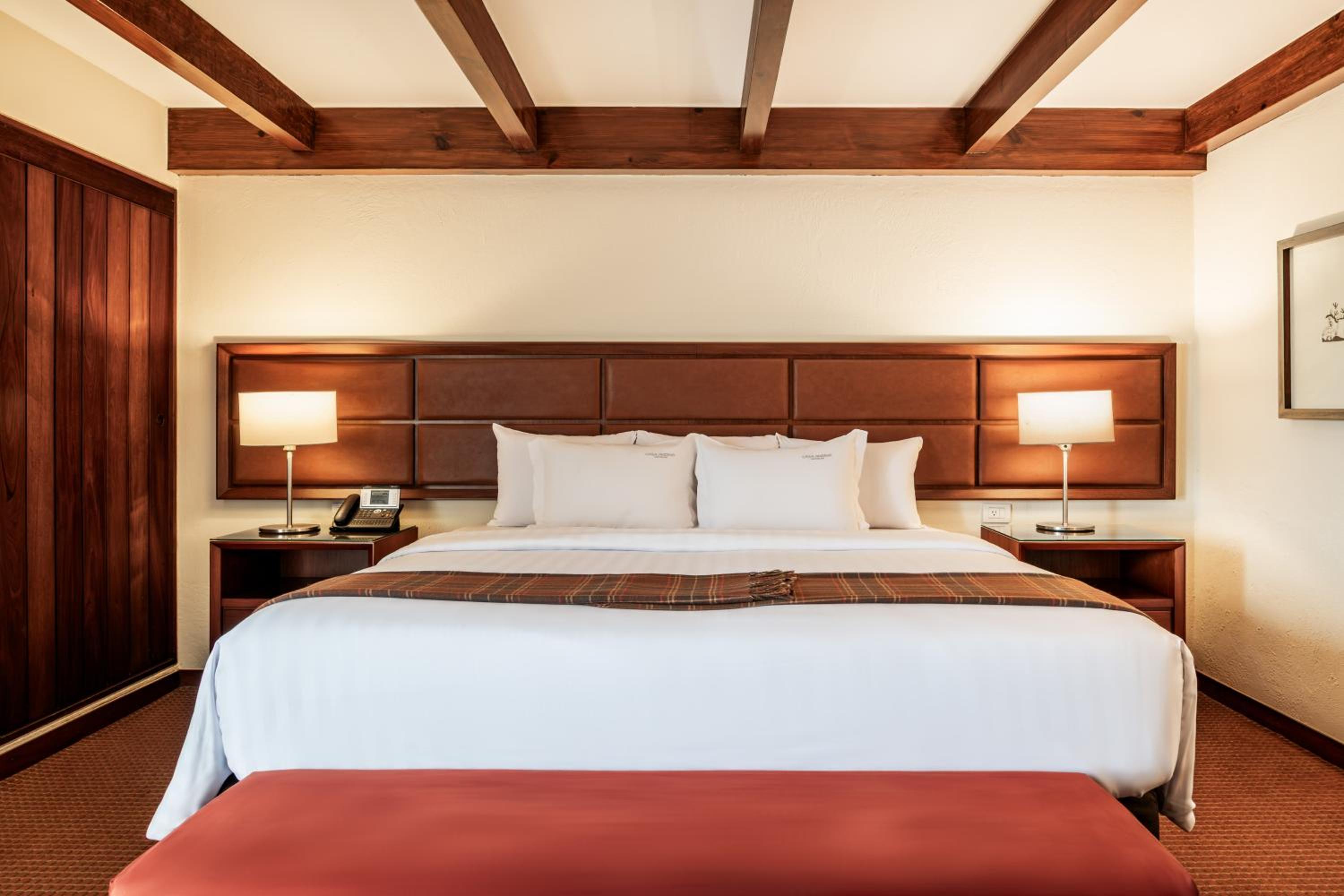 Suite - Photo 1