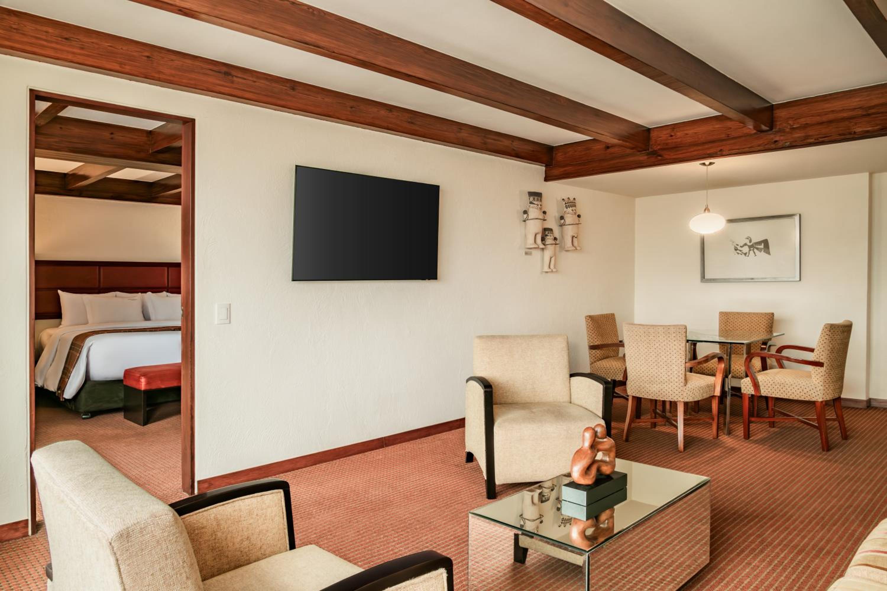 Suite - Photo 8