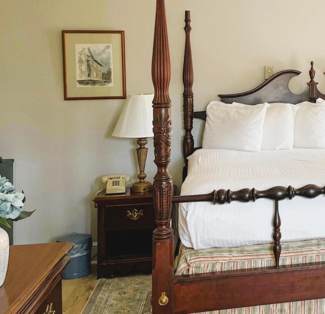 Queen Room - Disability Access - Photo 1