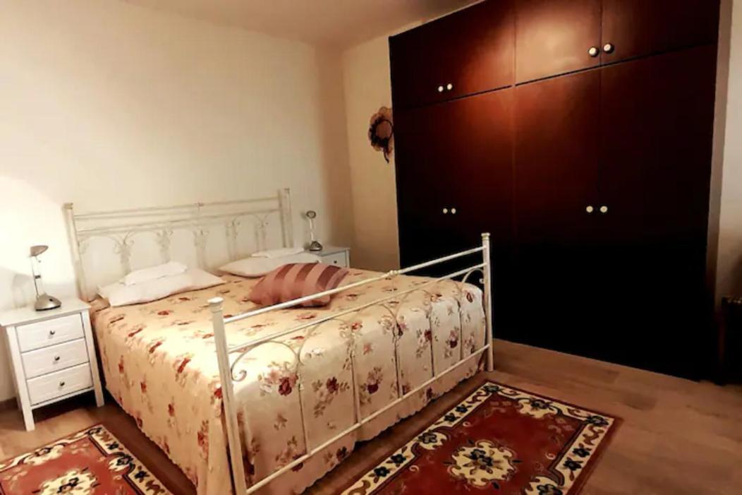 Two-Bedroom Apartment with Mountain View