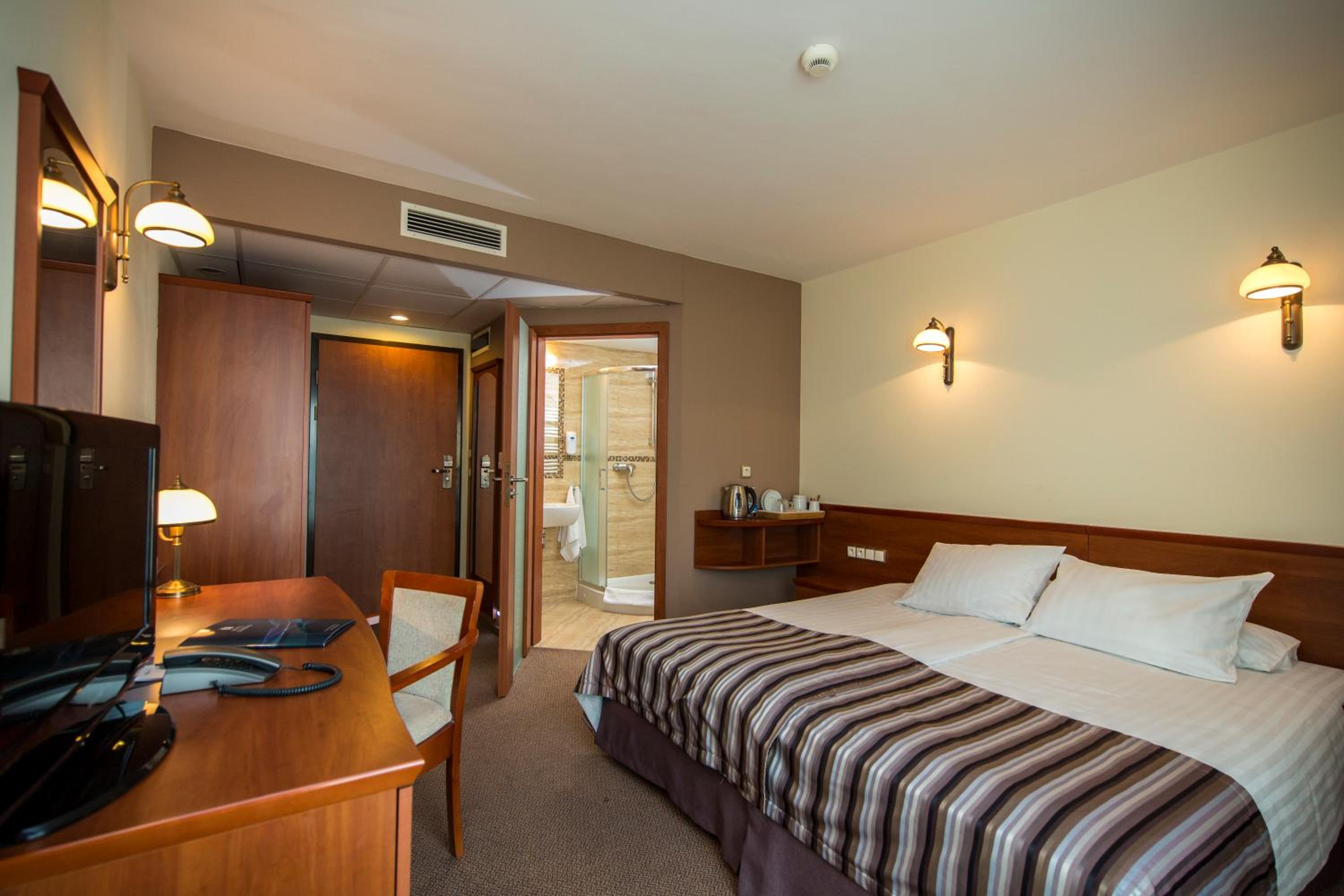 Double or Twin Room photo 3