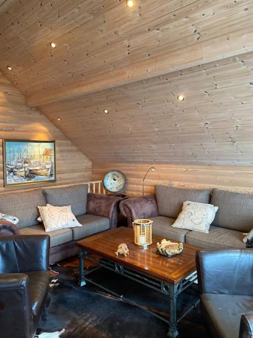 Three-Bedroom House photo 2
