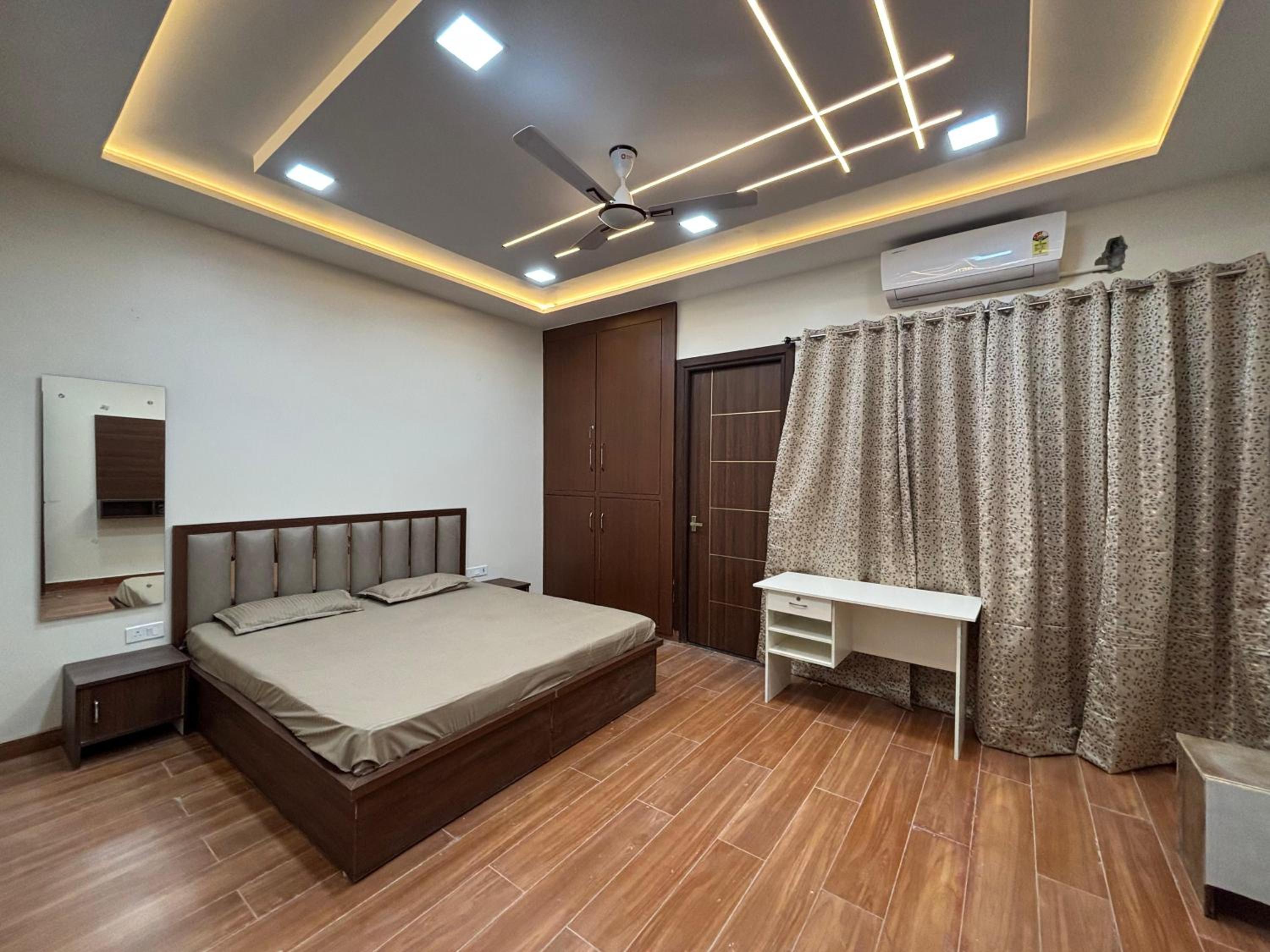 Deluxe Double Room (2 Adults + 1 Child) photo 2