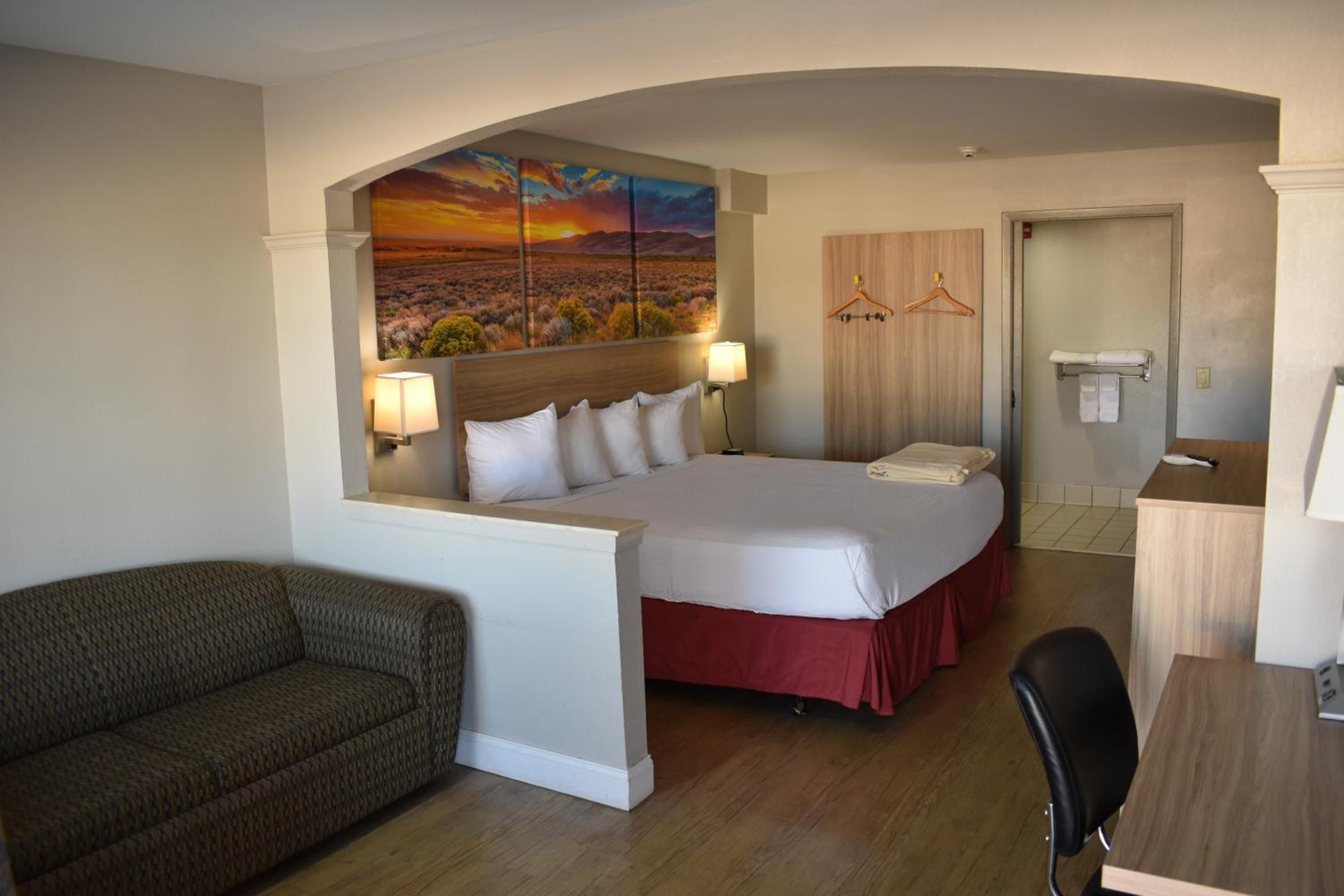 King Room - Disability Access - Non-Smoking - Photo 4