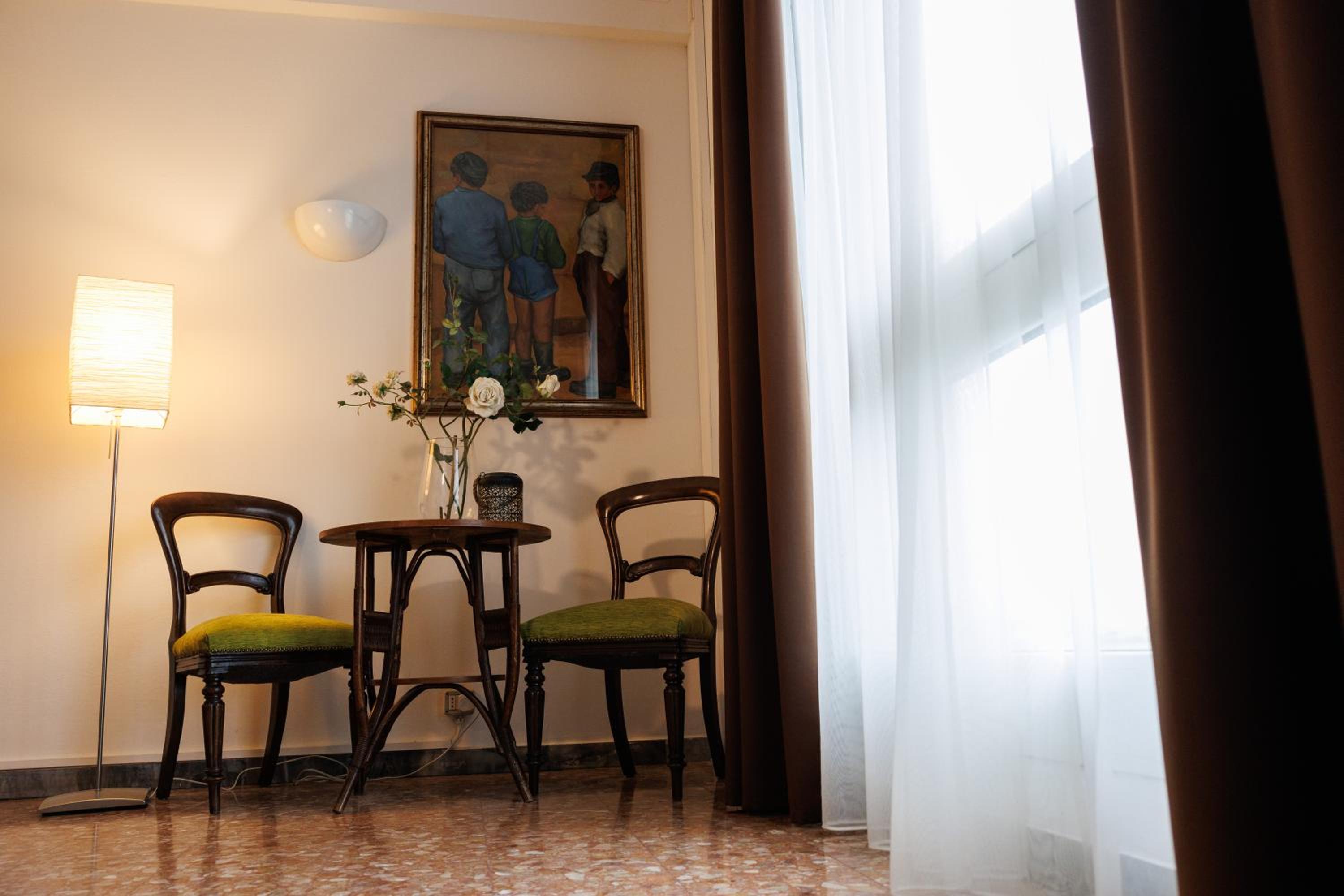 Large Double Room - Photo 22