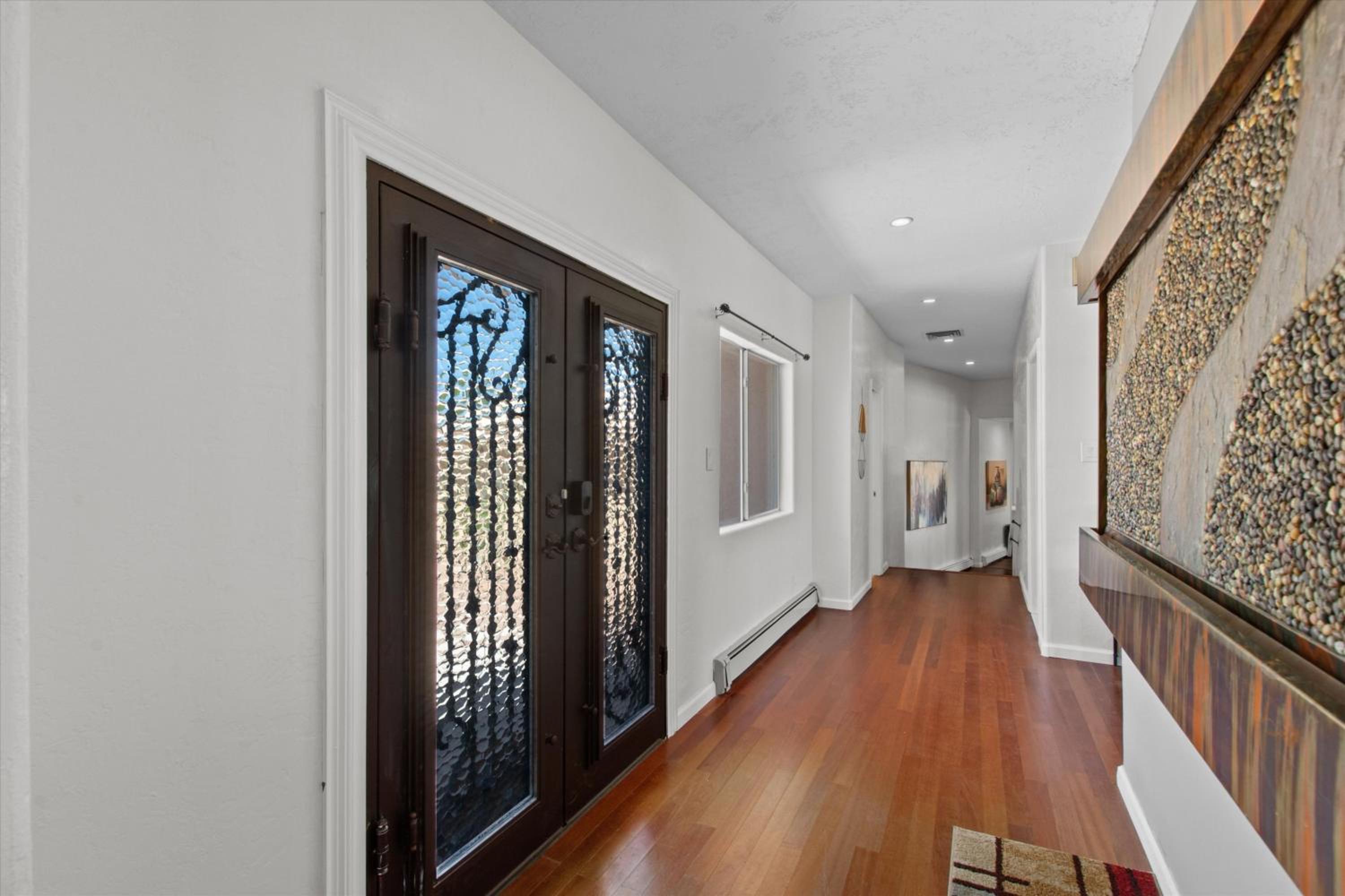 Seven-Bedroom House photo 3