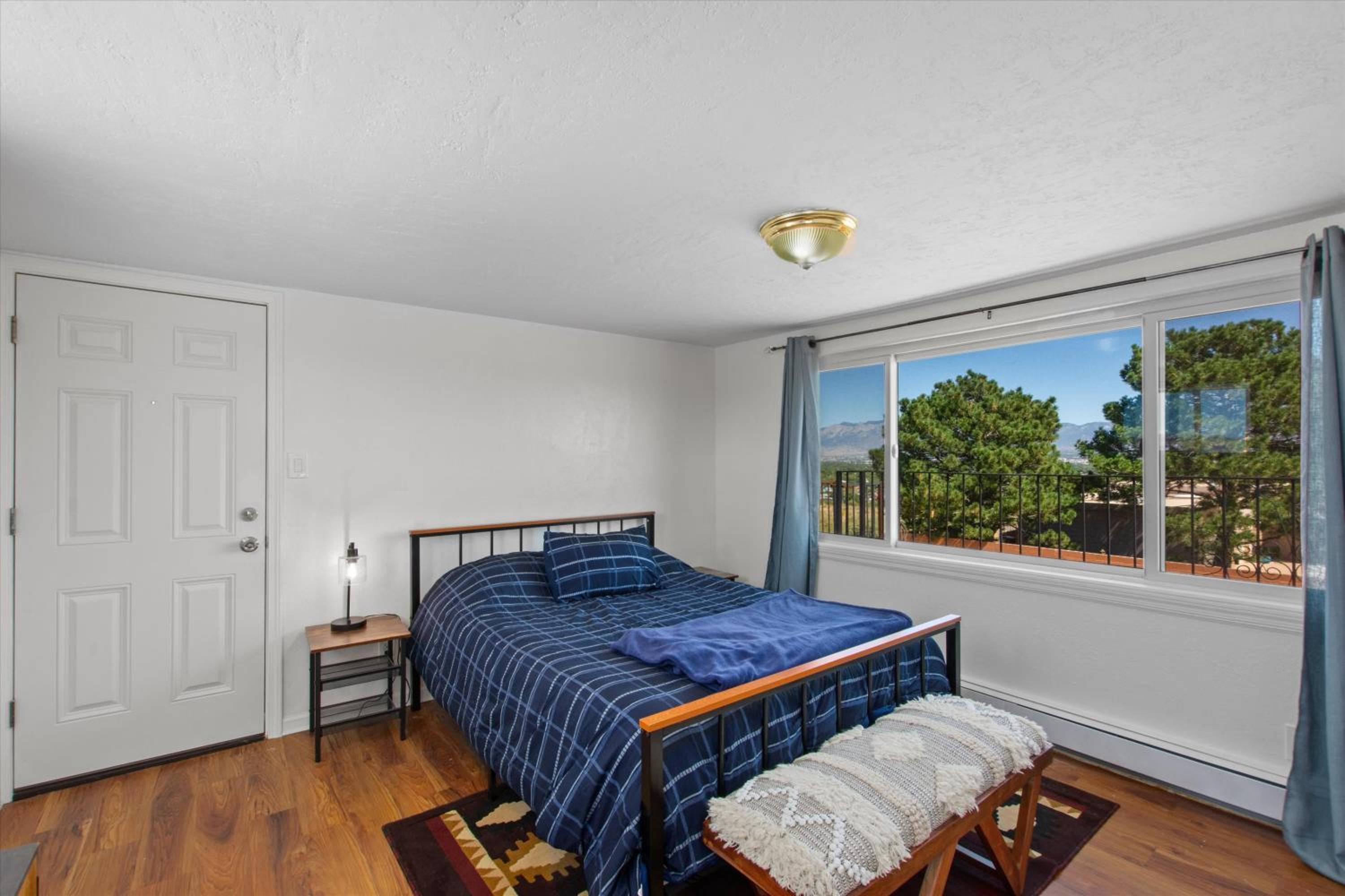 Four-Bedroom House photo 3