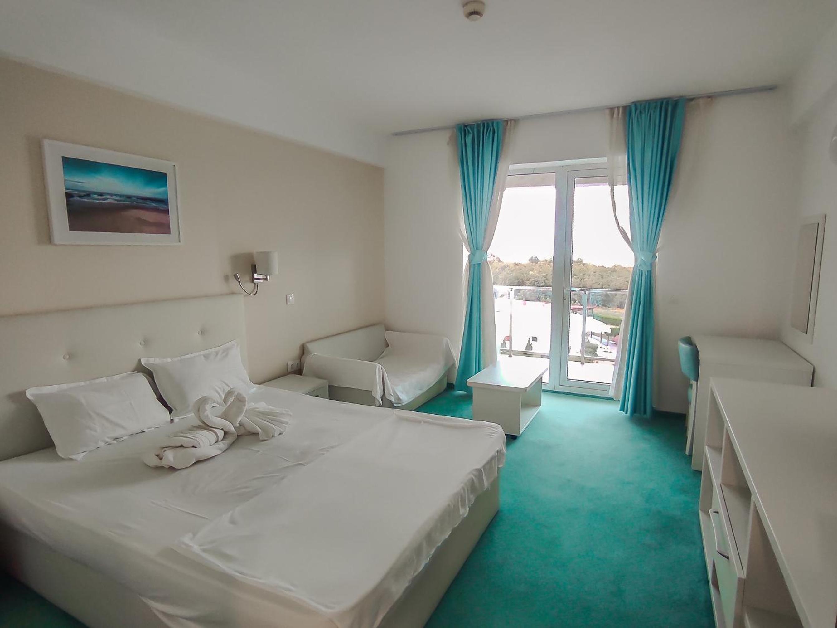 Deluxe Double Room with Balcony and Sea View