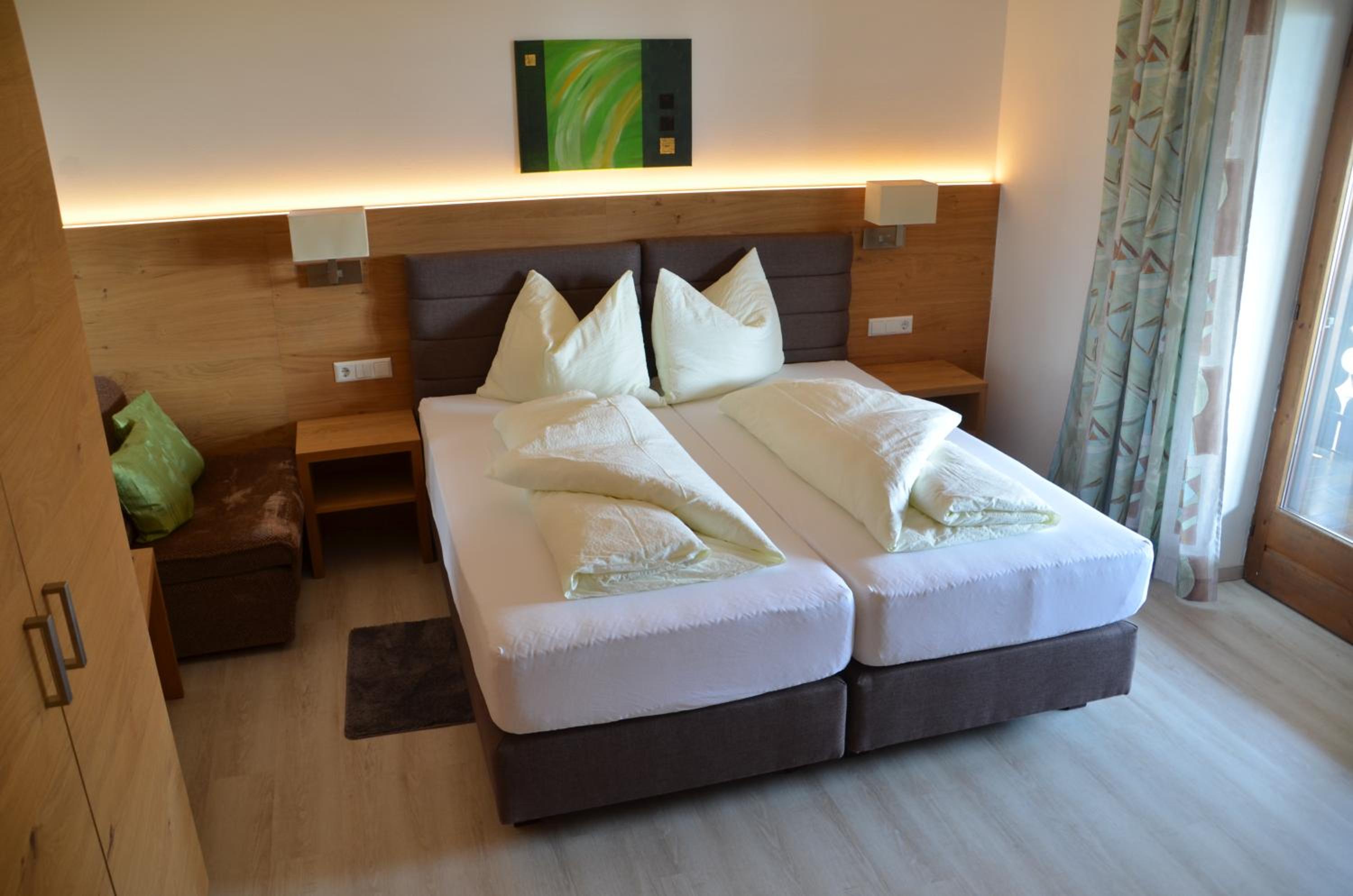 Double Room with Balcony - Photo 1