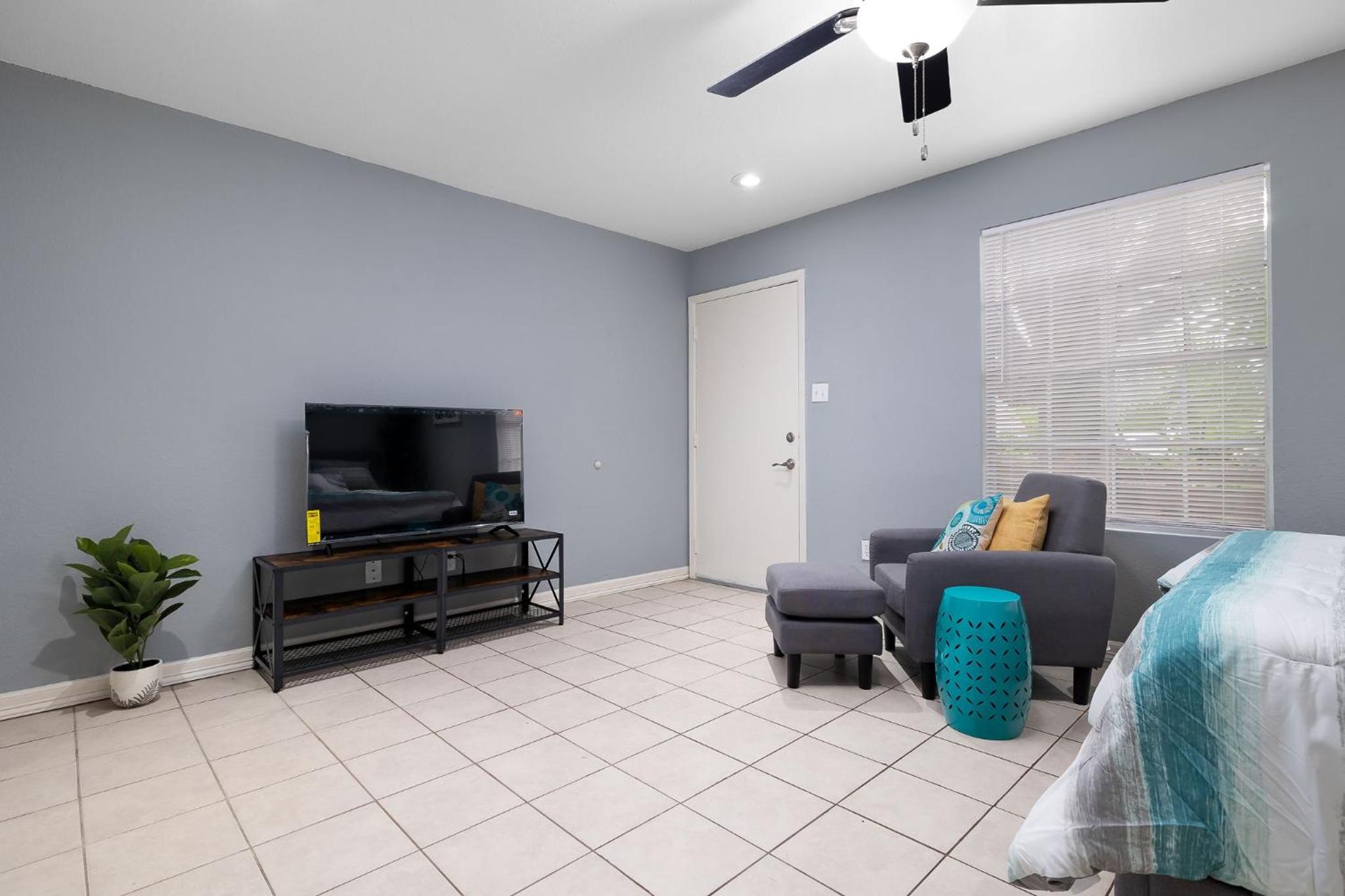 One-Bedroom Apartment photo 3